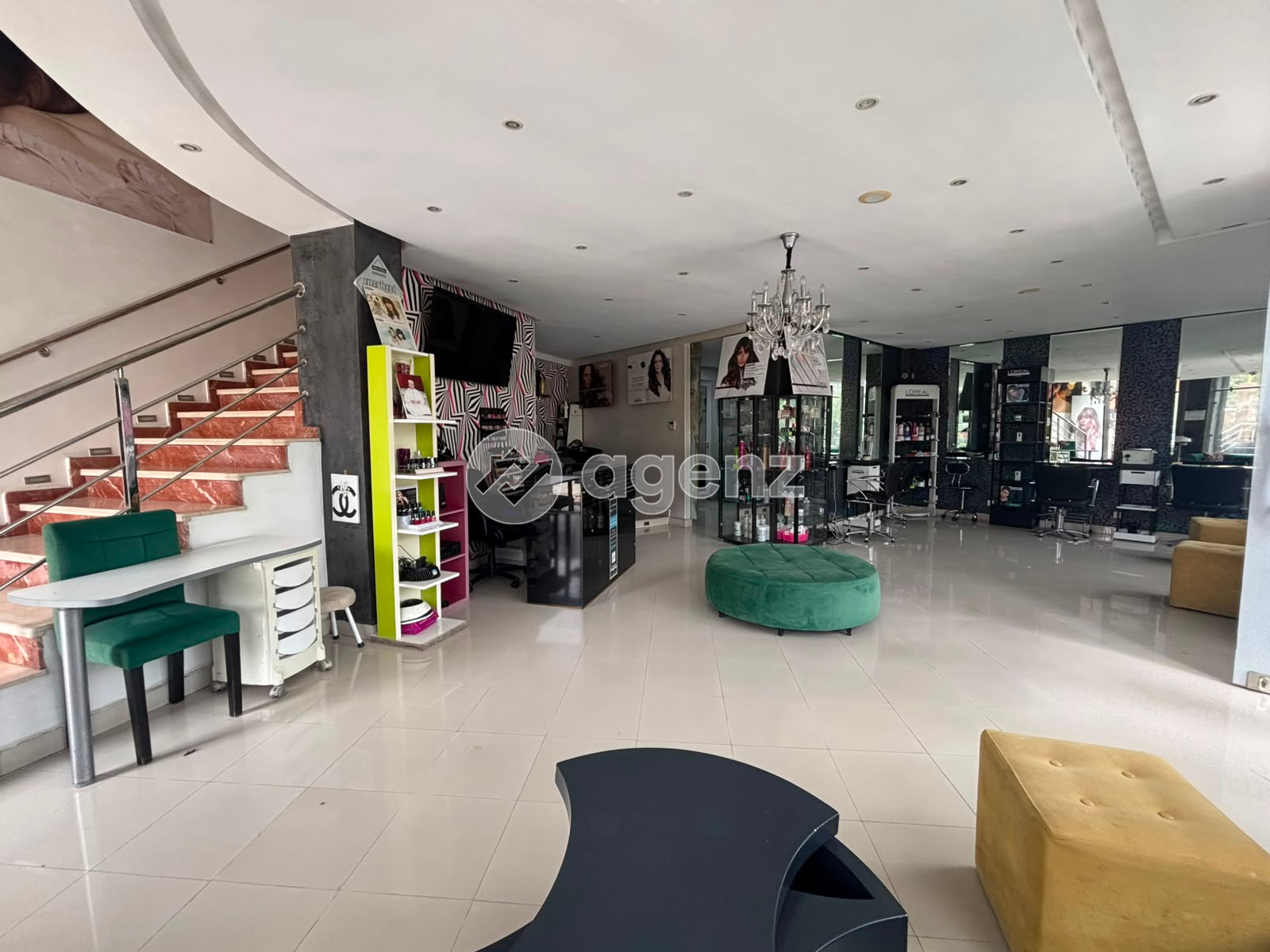 Commerce, 170 m², terrasse - Emplacement privilégié