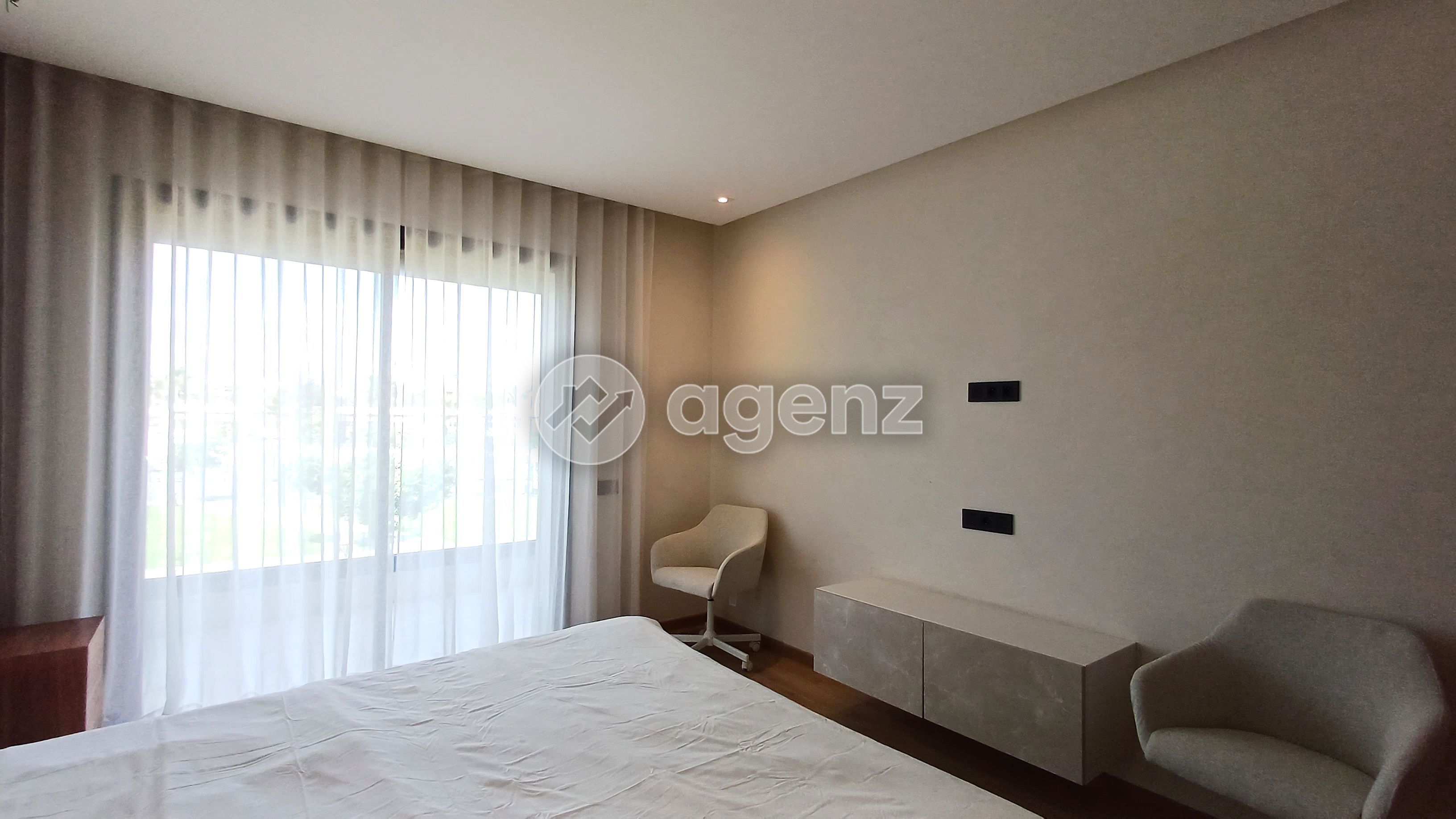 Magnifique Appartement de 3 chambres à vendre à Franceville — 2