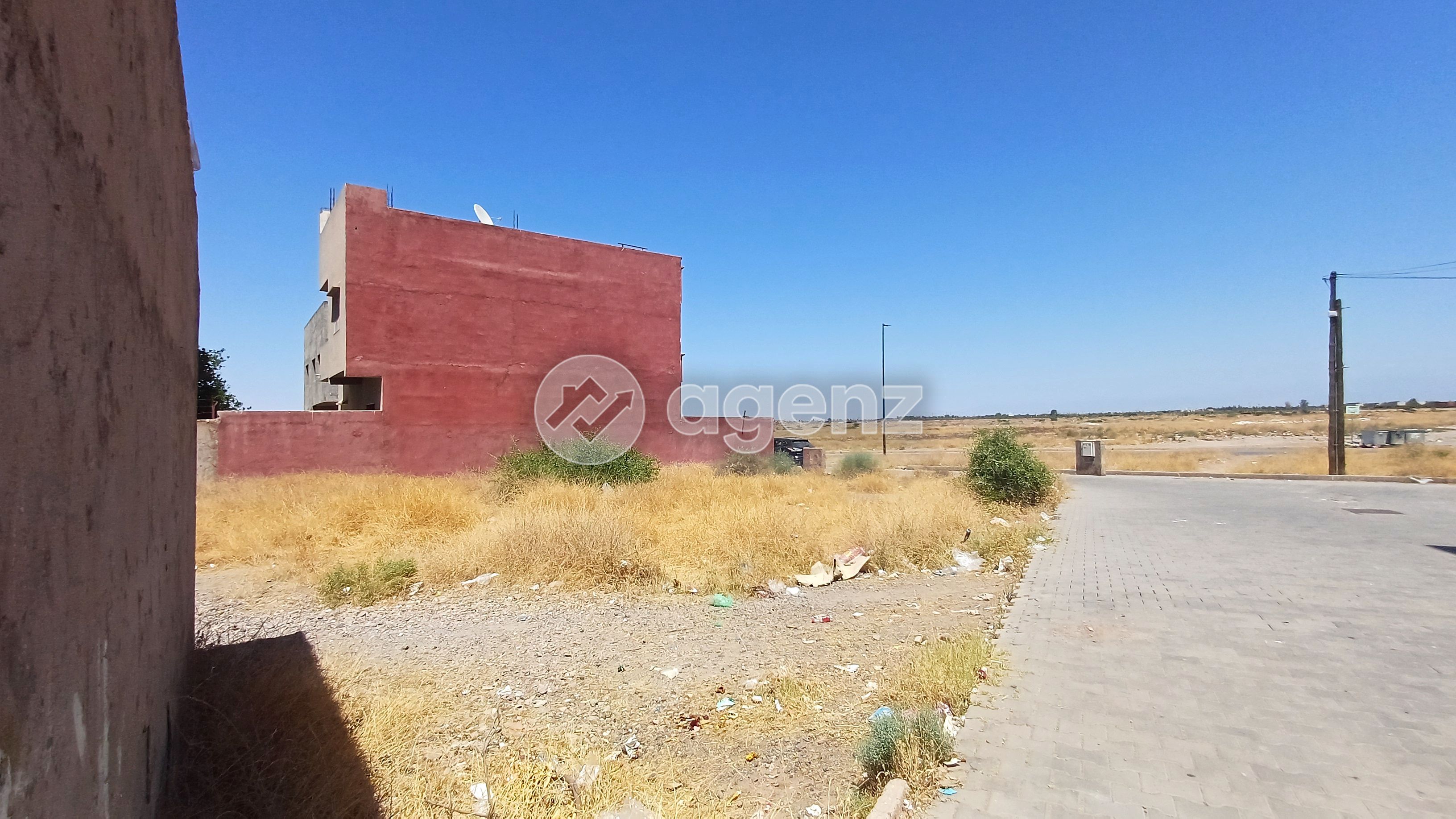Terrain à vendre – Idéal pour construction de villa — 2