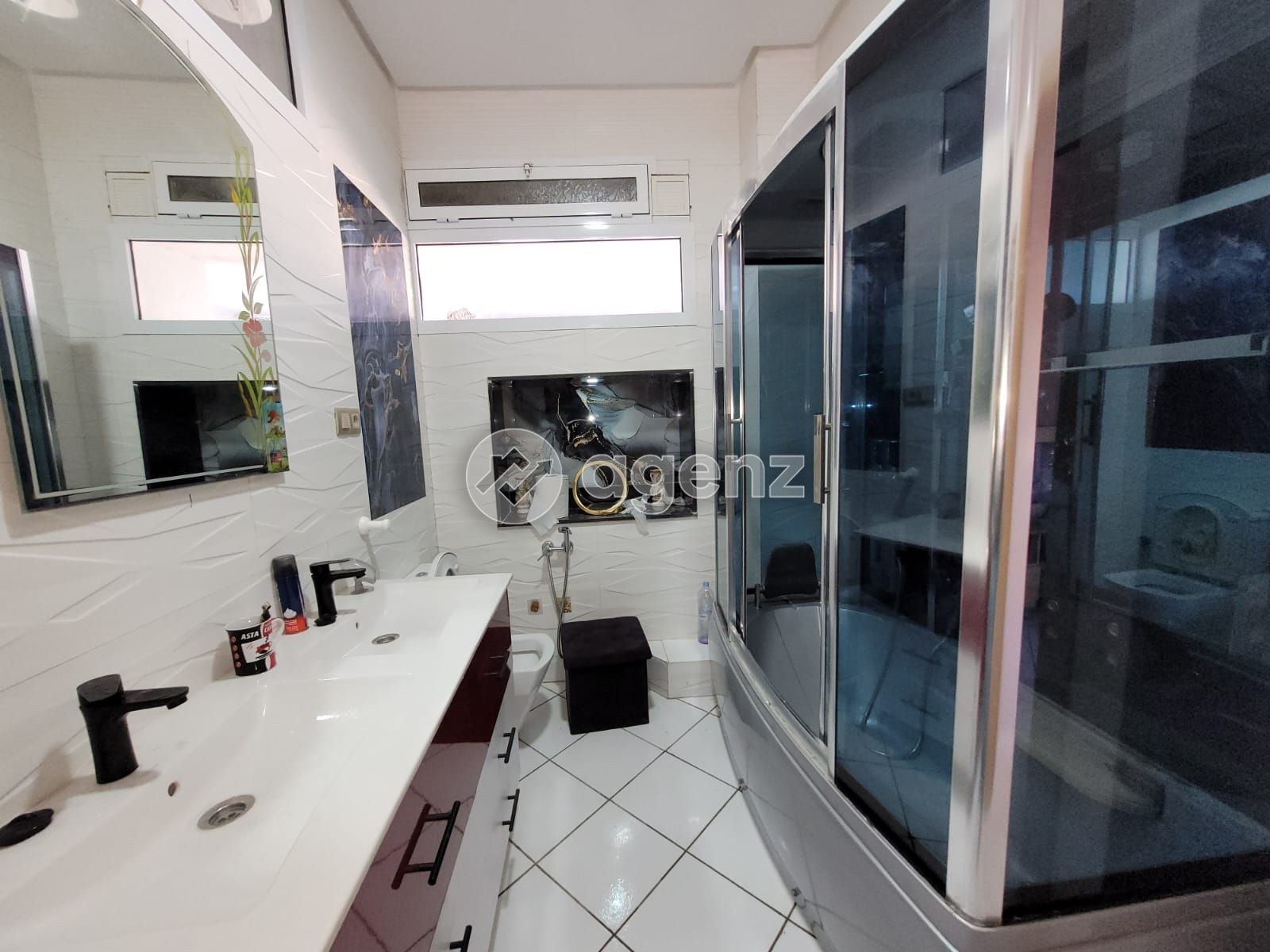 Appartement 145 m² f Autre — 2
