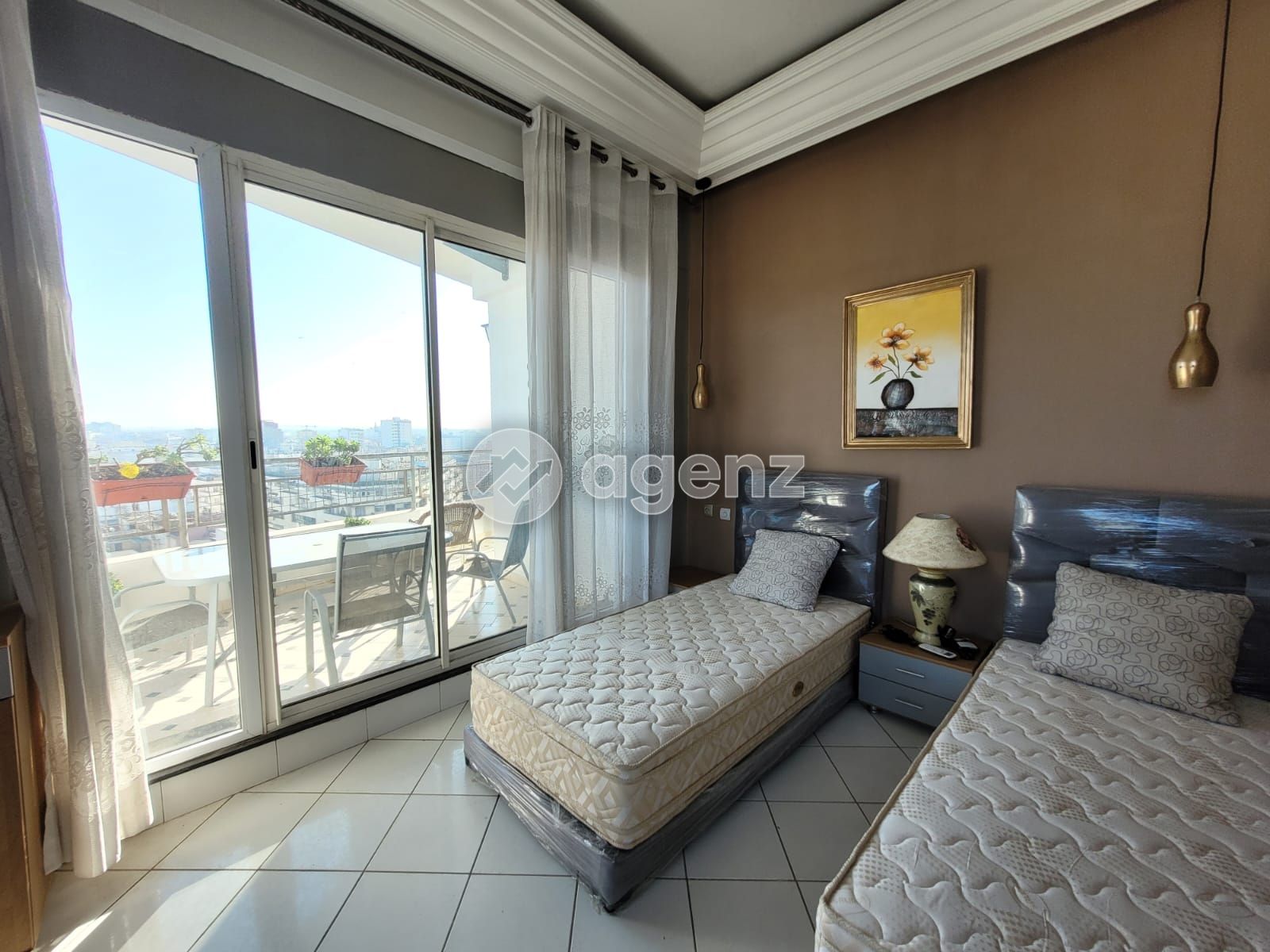 Appartement 145 m² f Autre — 3