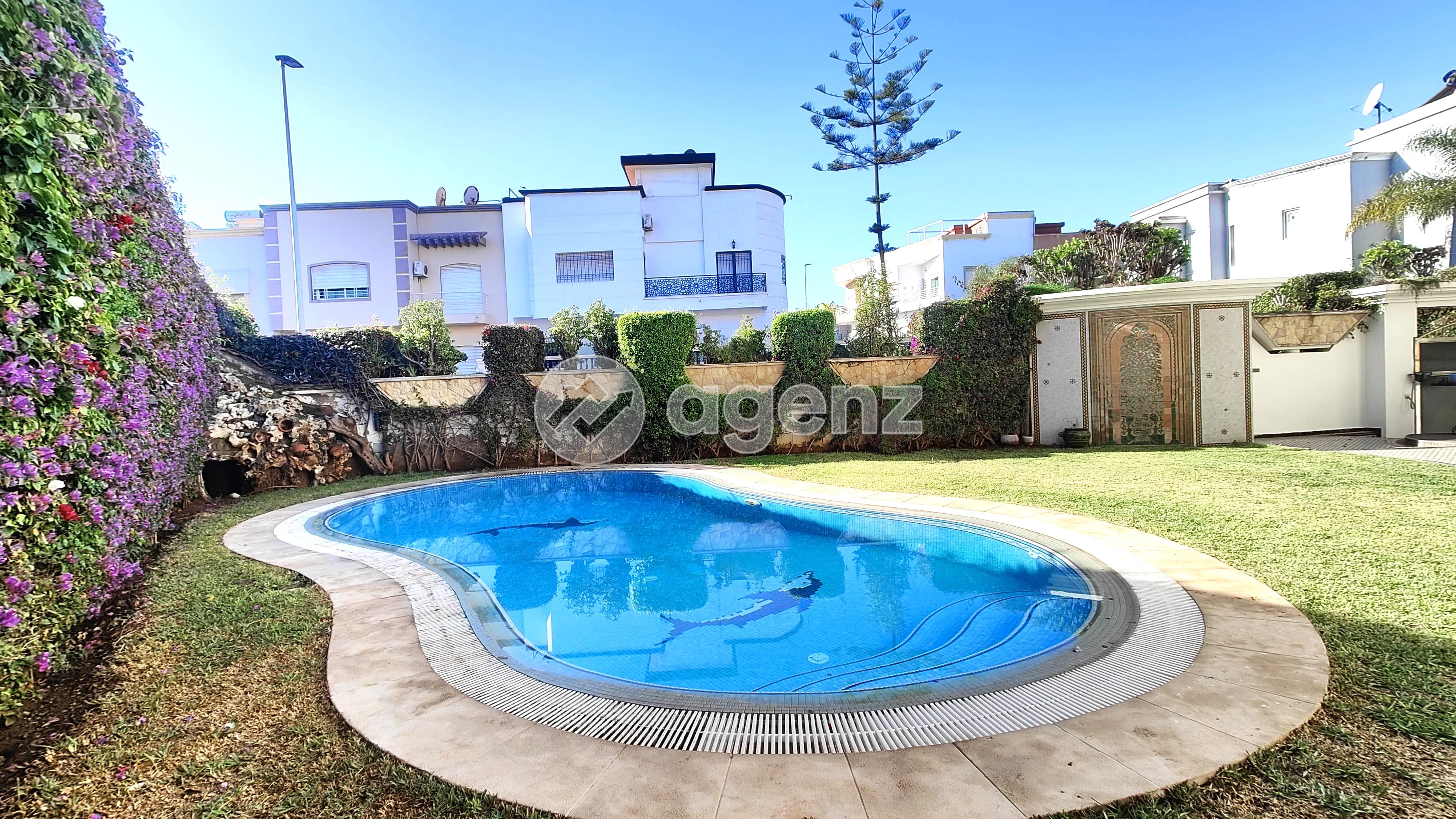 PROFITEZ D’UNE VILLA LUMINEUSE AVEC JARDIN ET PISCINE