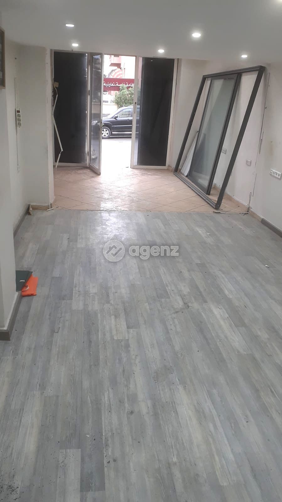 POUR INVESTISSEUR MAGASIN AVEC RENDEMENT A VENDRE — 2