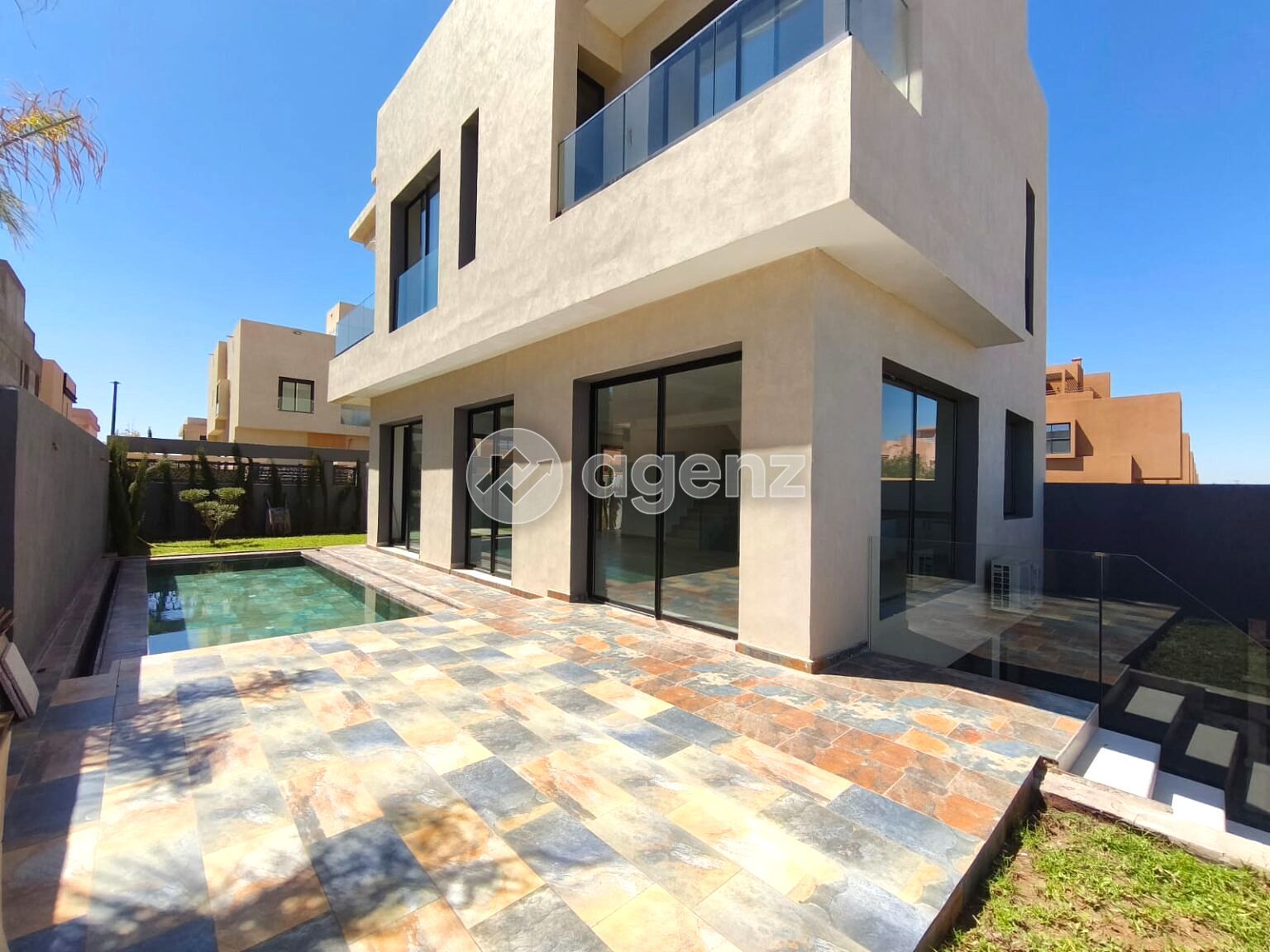 Villa d'investissement - 5 suites- Opportunité à saisir! — 5