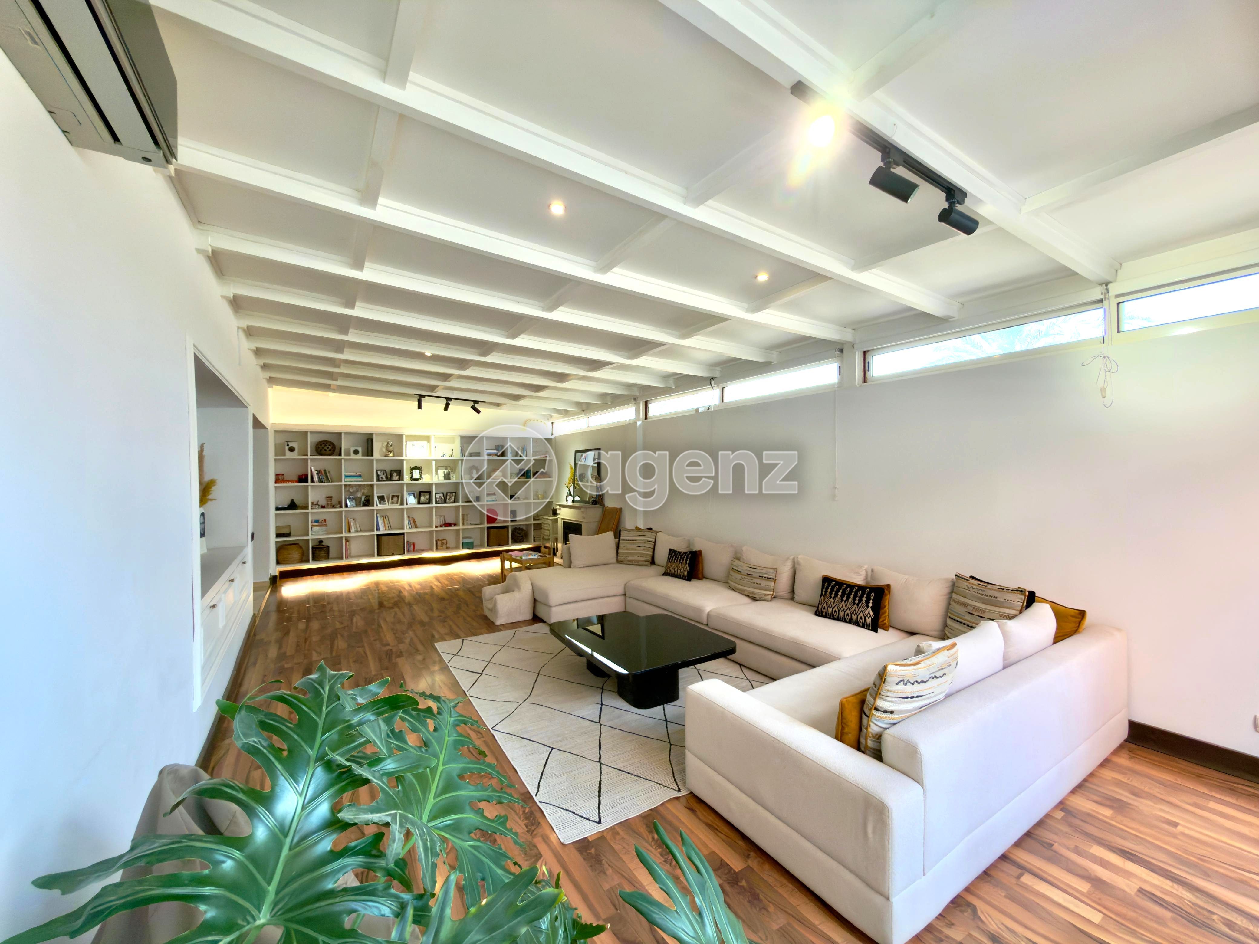 Magnifique appartement de 3 chambres avec vaste terrasse
 — 2
