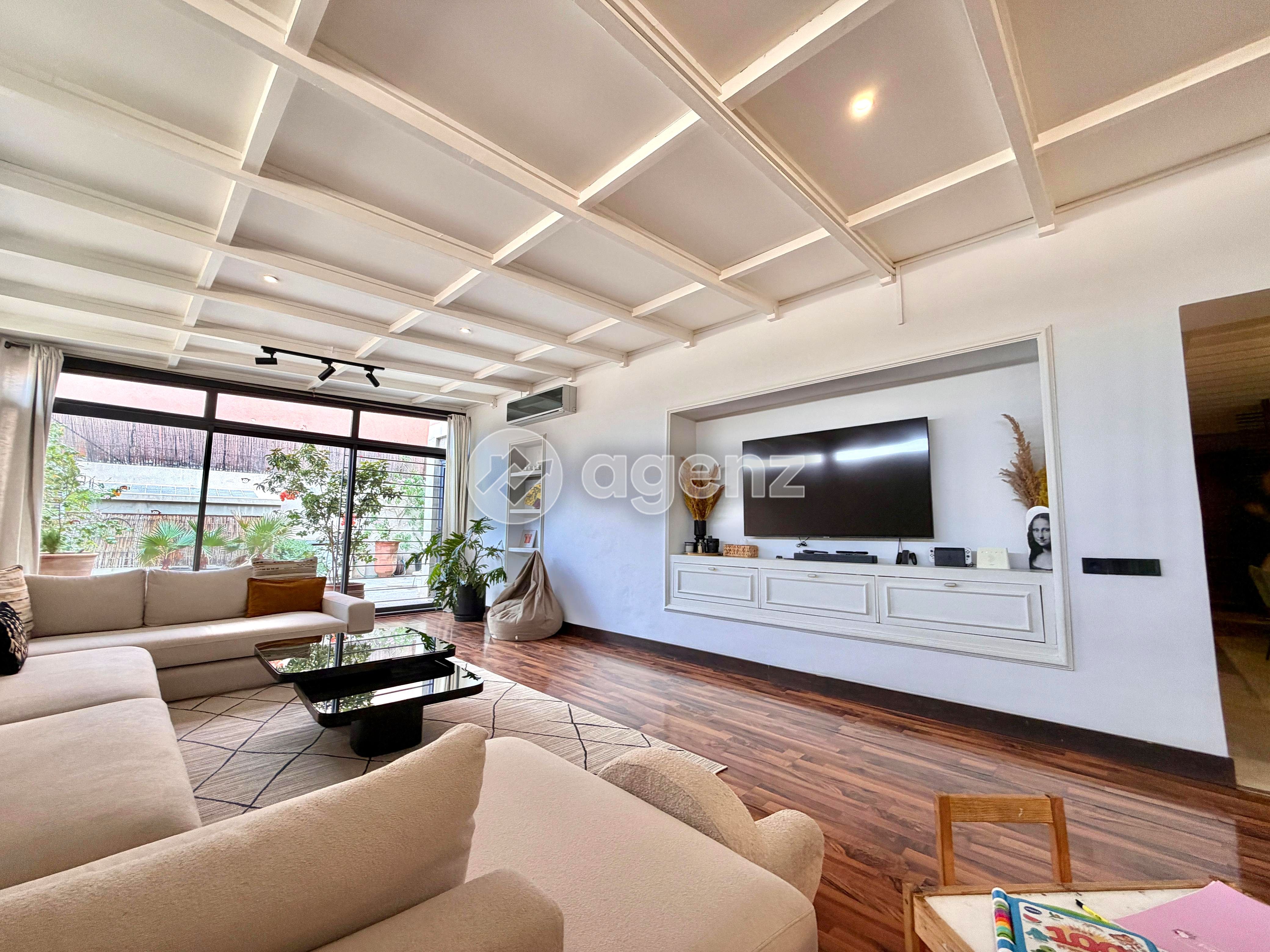 Magnifique appartement de 3 chambres avec vaste terrasse
