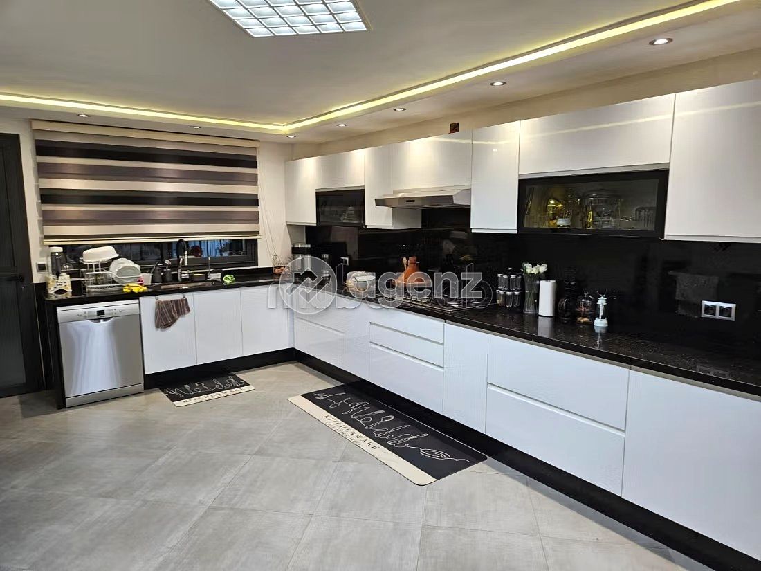 Villa moderne neuve à vendre 
Bouskoura 392m² — 4