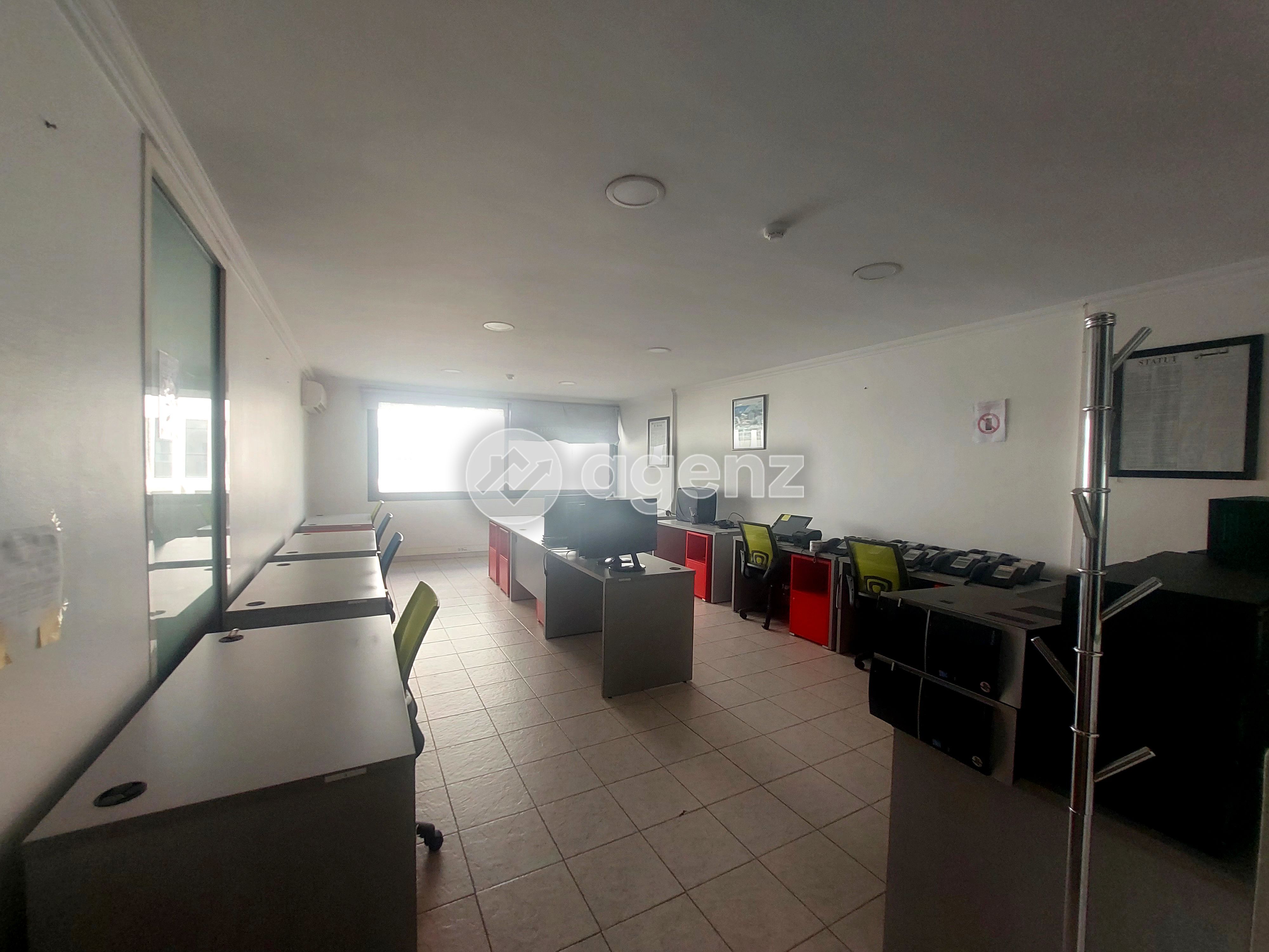 BUREAU MEUBLÉ 245 M² AUX HÔPITAUX — 4