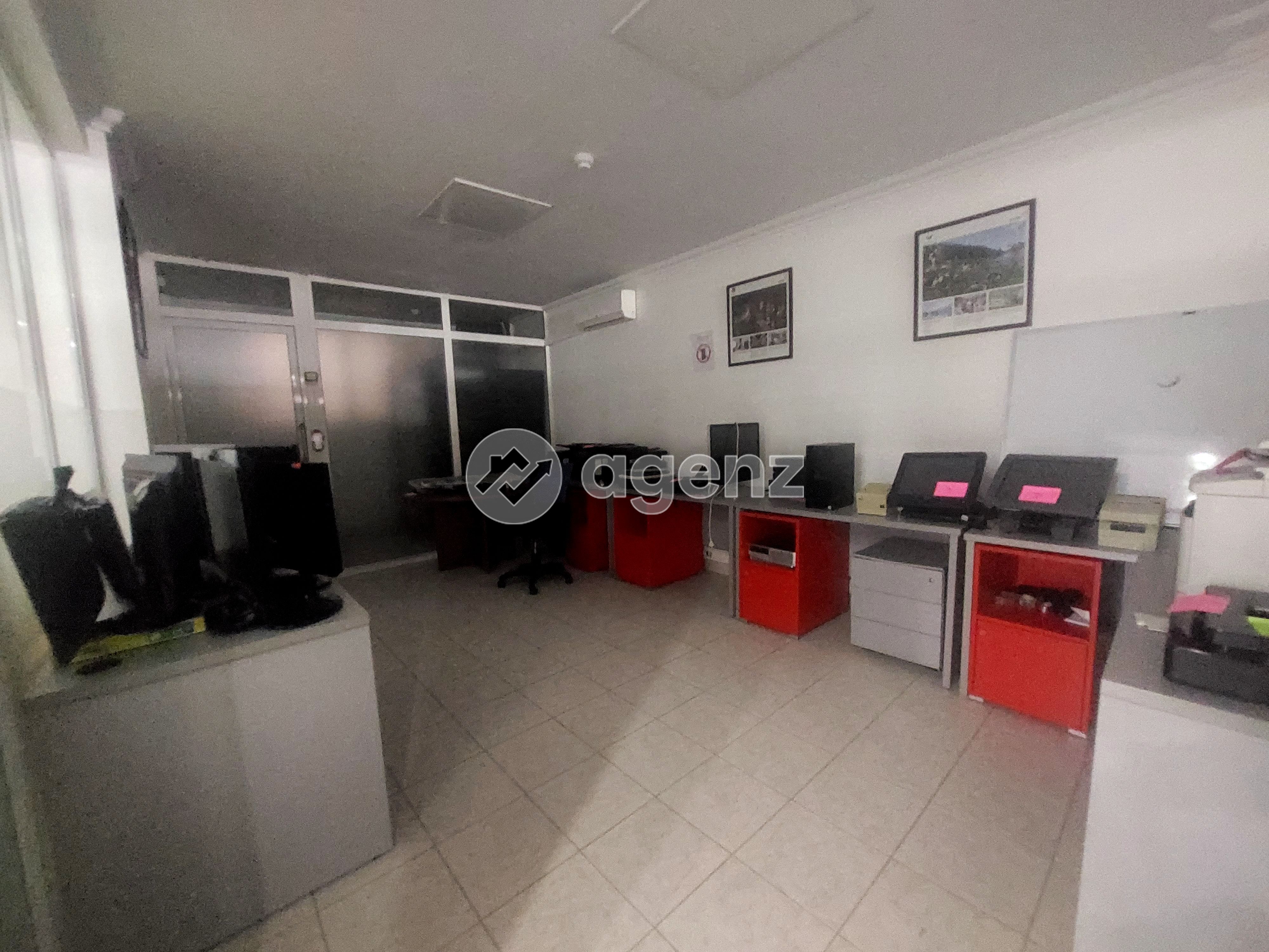 BUREAU MEUBLÉ 245 M² AUX HÔPITAUX — 5