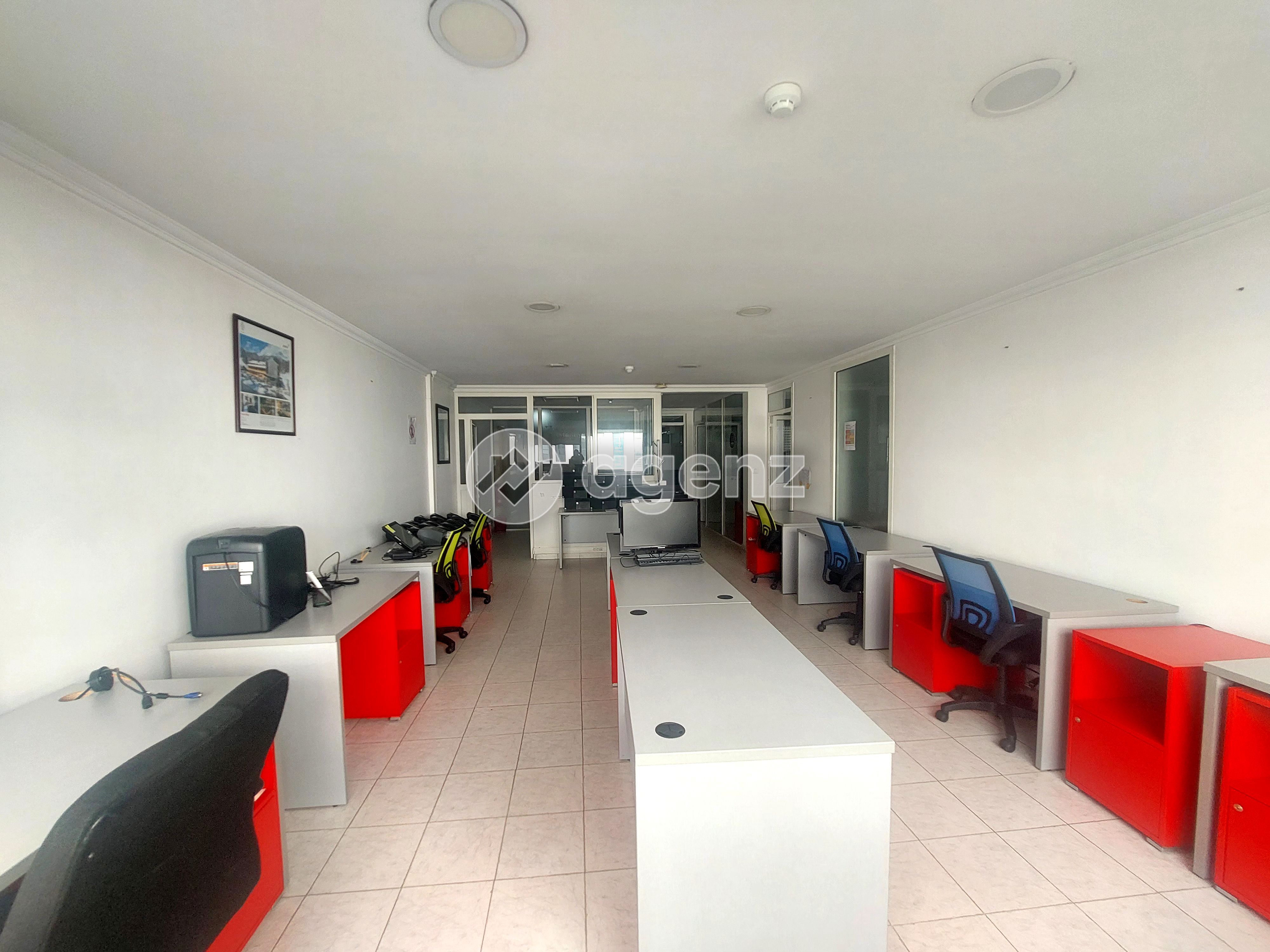 BUREAU MEUBLÉ 245 M² AUX HÔPITAUX — 2
