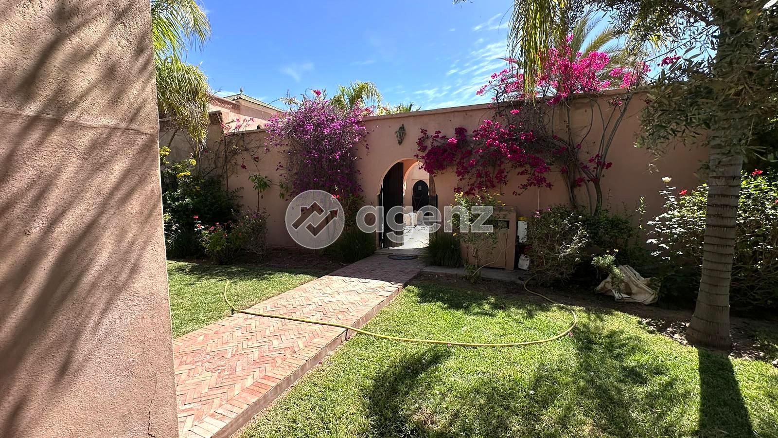 Magnifique villa de 3 chambres 3 façade jumelée à vendre à Route de Fès — 2
