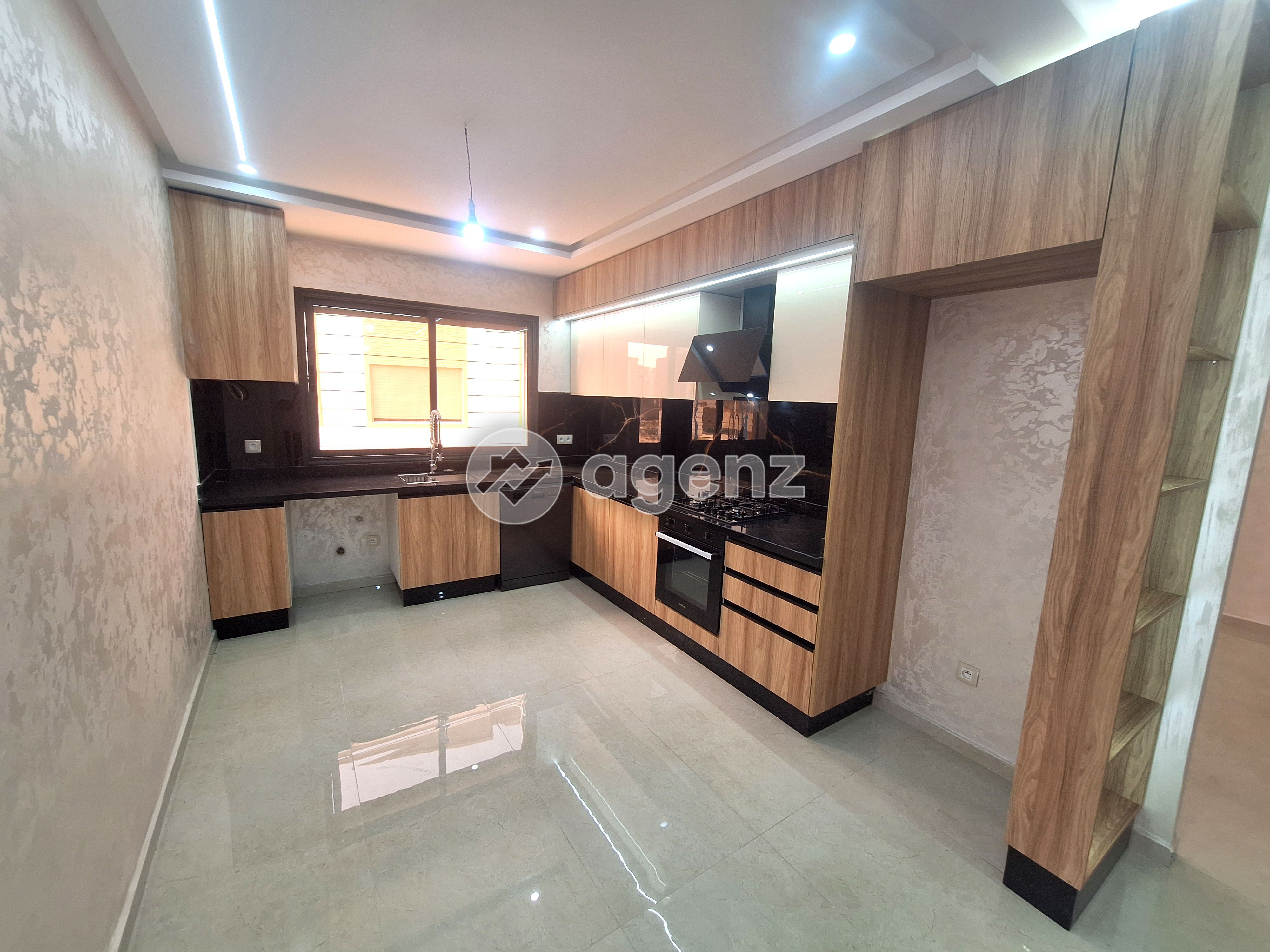 Exceptionnel Appartement de 2 chambres à vendre à Al Boustane