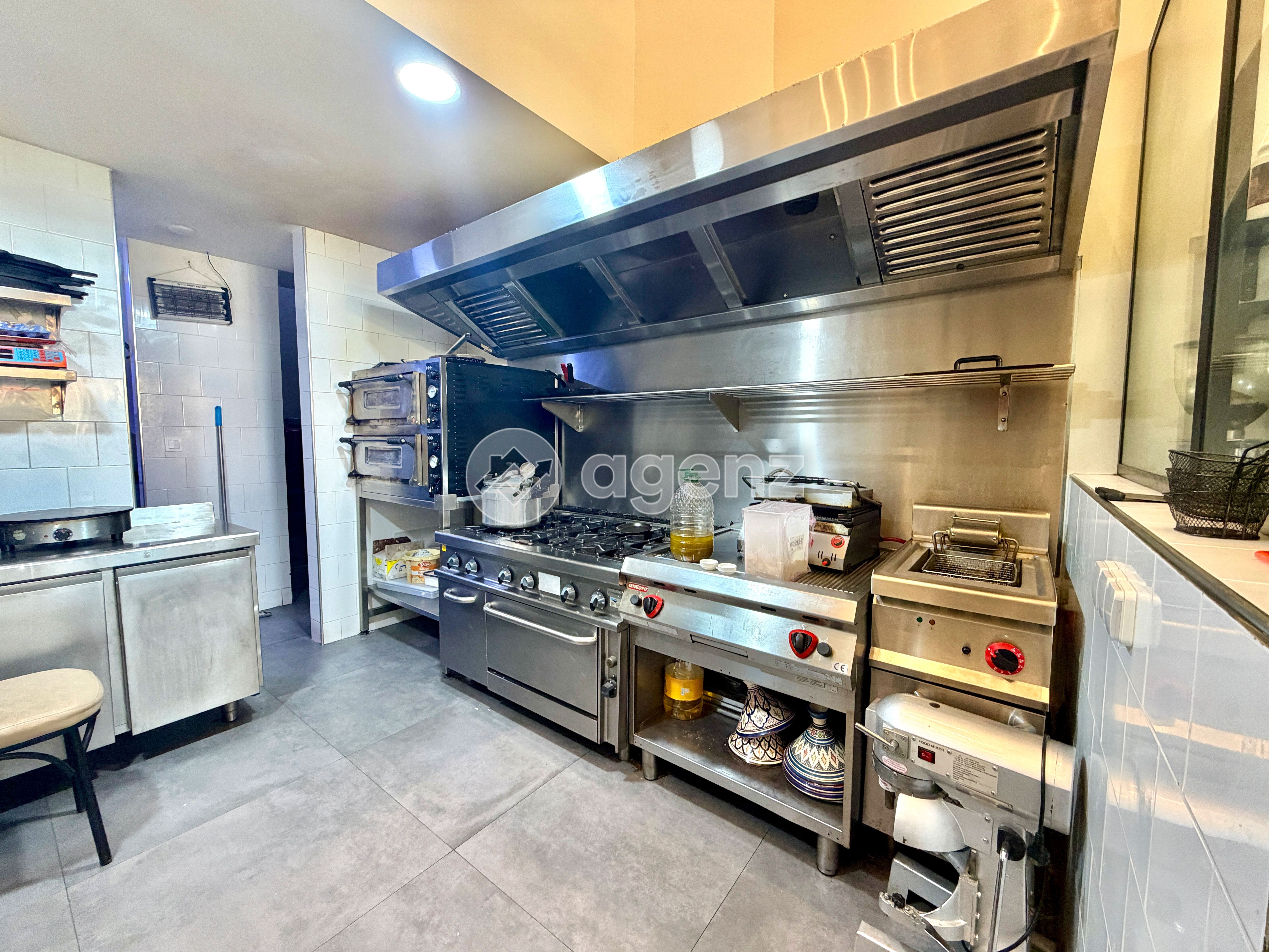 Fonds de Commerce Restaurant Rentable à Vendre – Emplacement Stratégique
 — 5
