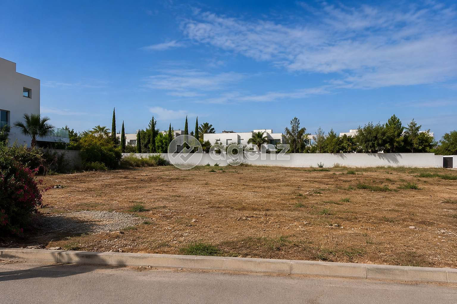 Superbe Terrain à vendre à Souissi pour usage clinique.