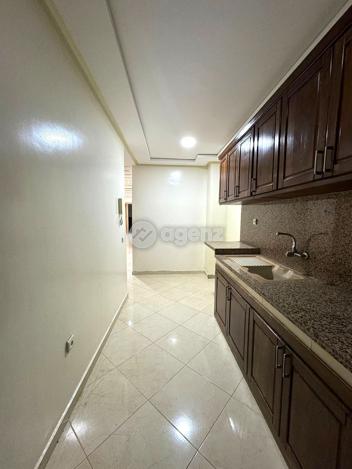 PROFITEZ D’UN APPARTEMENT FONCTIONNEL ET LUMINEUX — 3