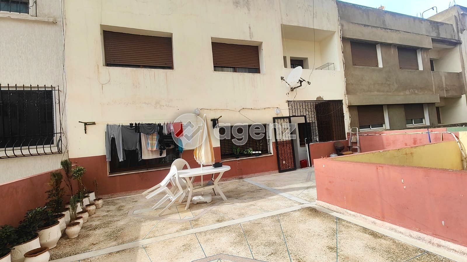 Bien 330 m² f Oulfa — 3