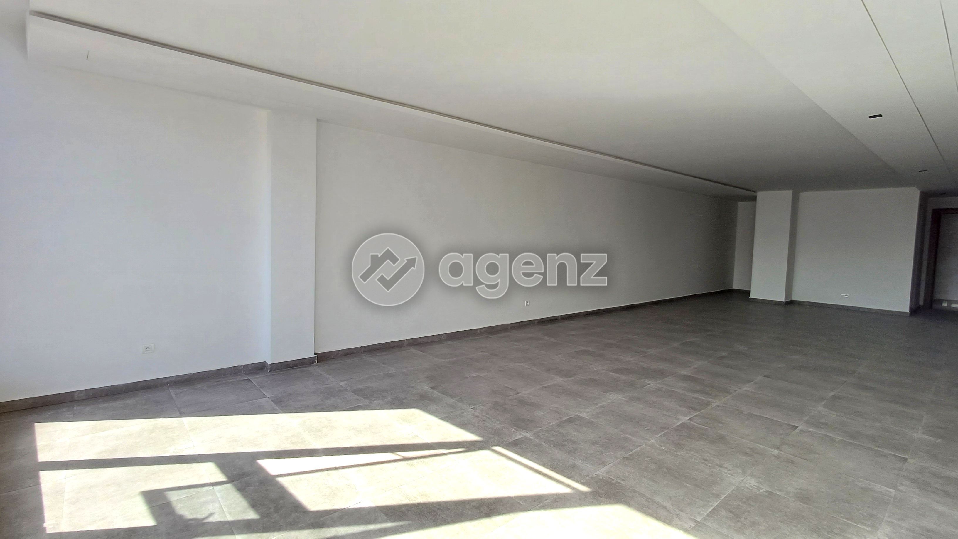 PLATEAU DE BUREAU – LUMINEUX, MODERNE ET FONCTIONNEL — 5