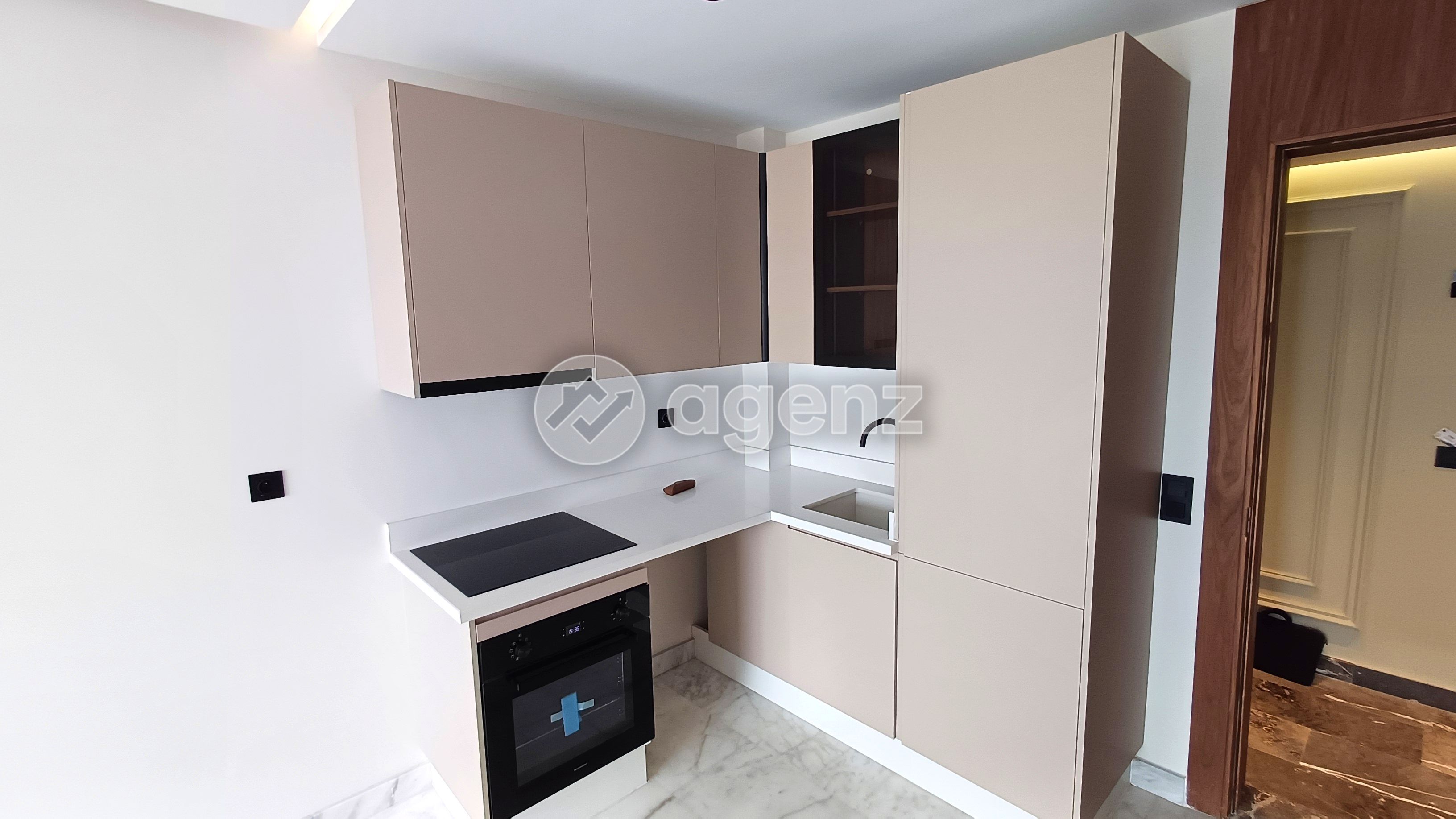 Authentique Appartement de 1 chambre à vendre à Hermitage — 3