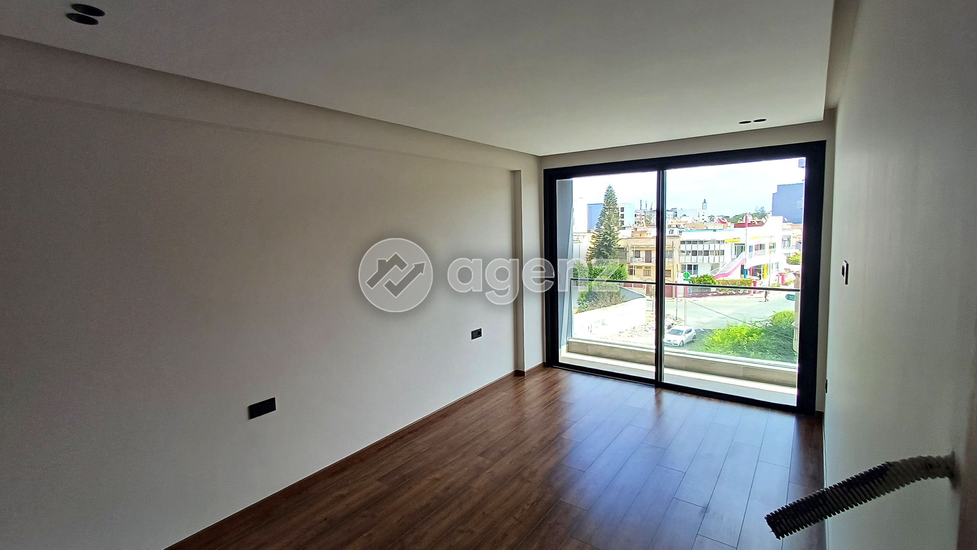 Authentique Appartement de 1 chambre à vendre à Hermitage — 2