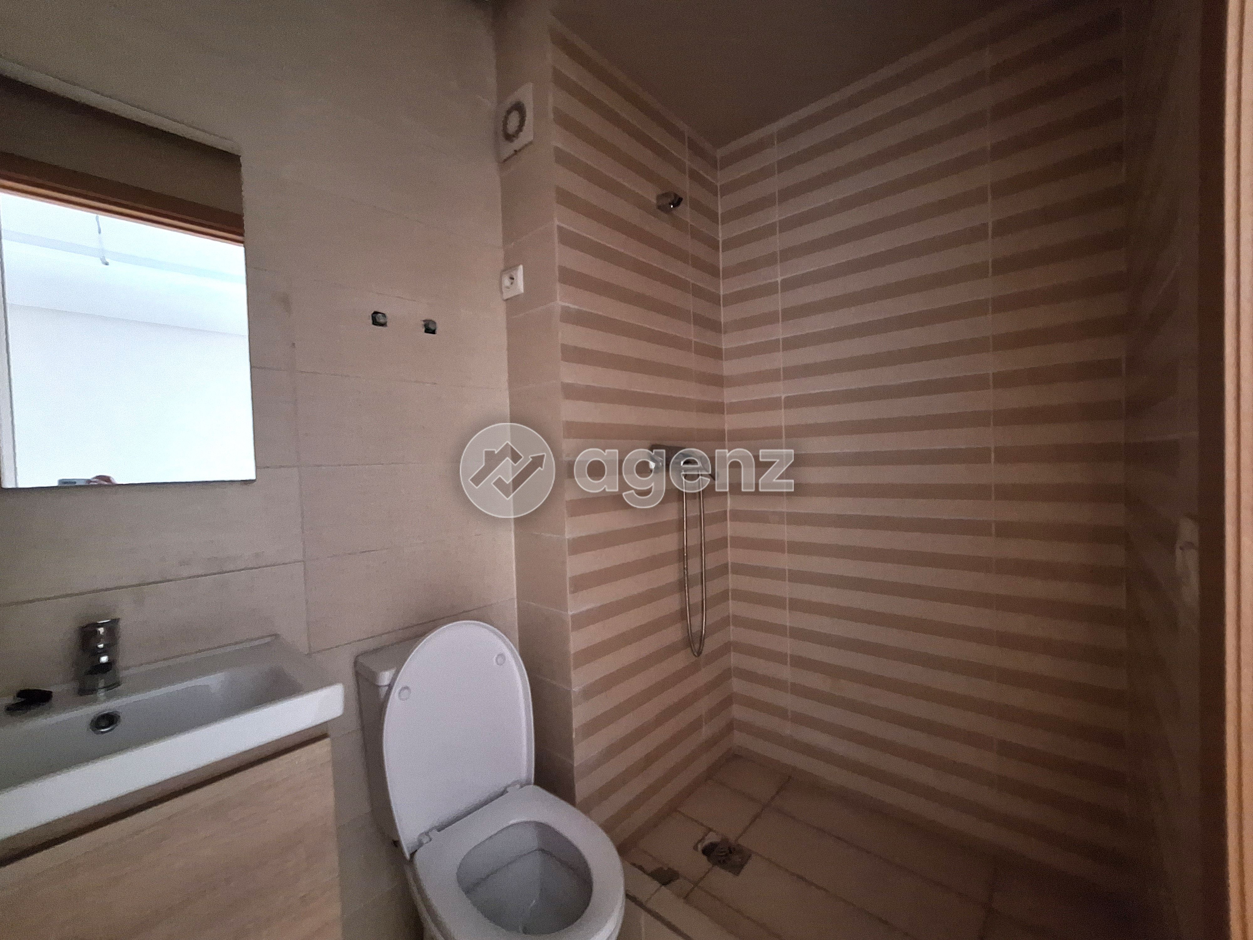 Exceptionnel Appartement de 2 chambres à vendre à Les Hôpitaux — 3