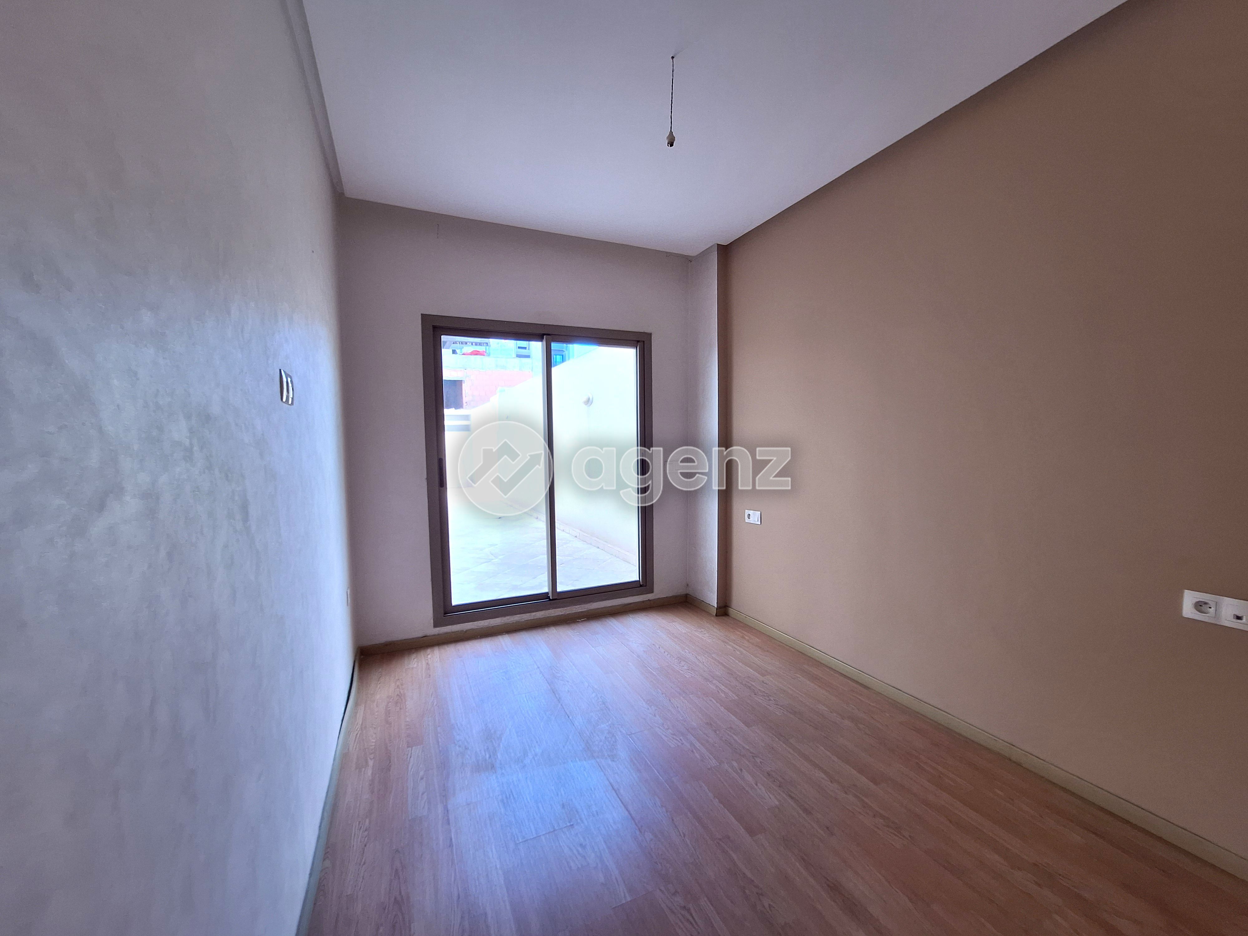 Exceptionnel Appartement de 2 chambres à vendre à Les Hôpitaux — 4