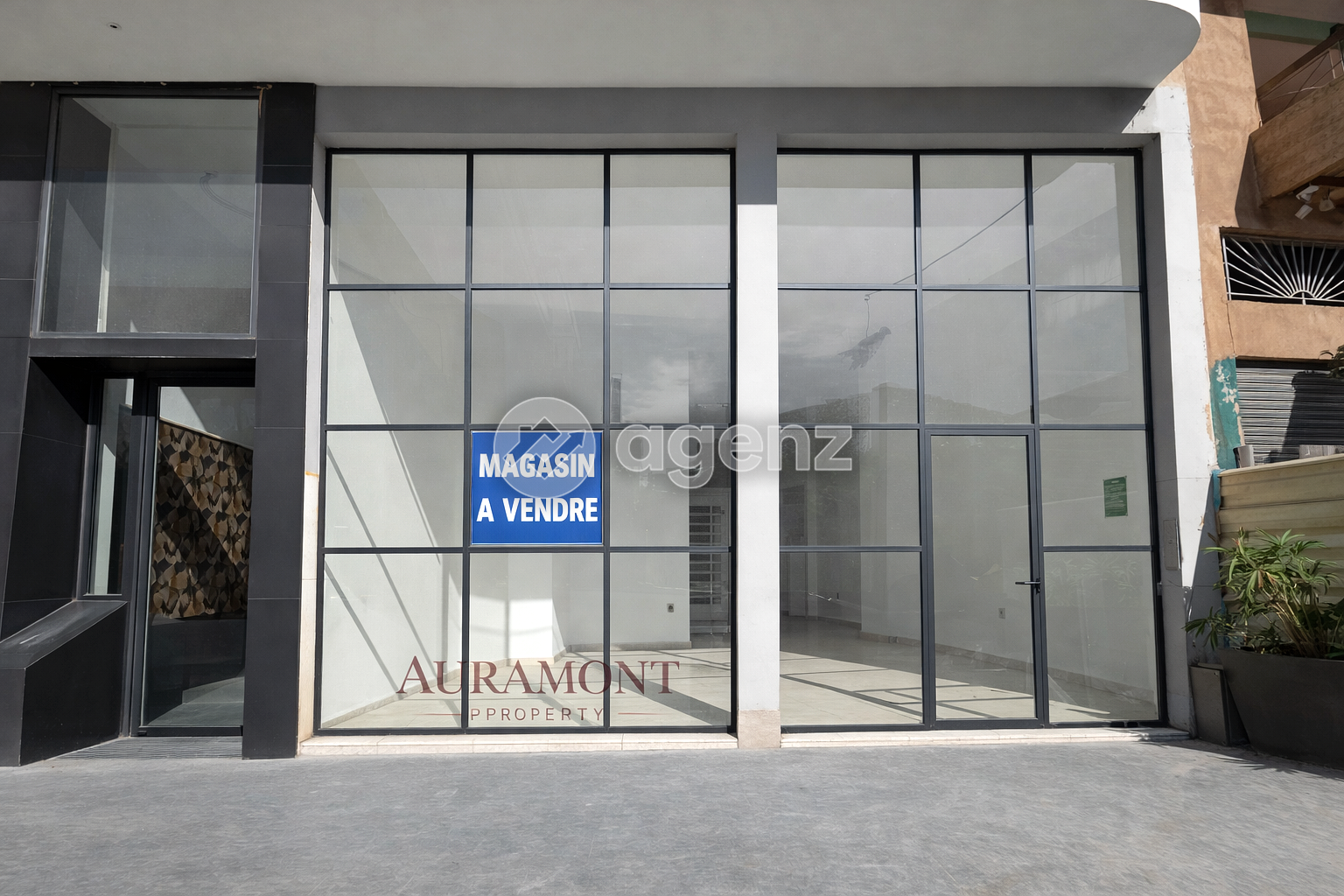Local Commercial à Vendre – Emplacement Stratégique
