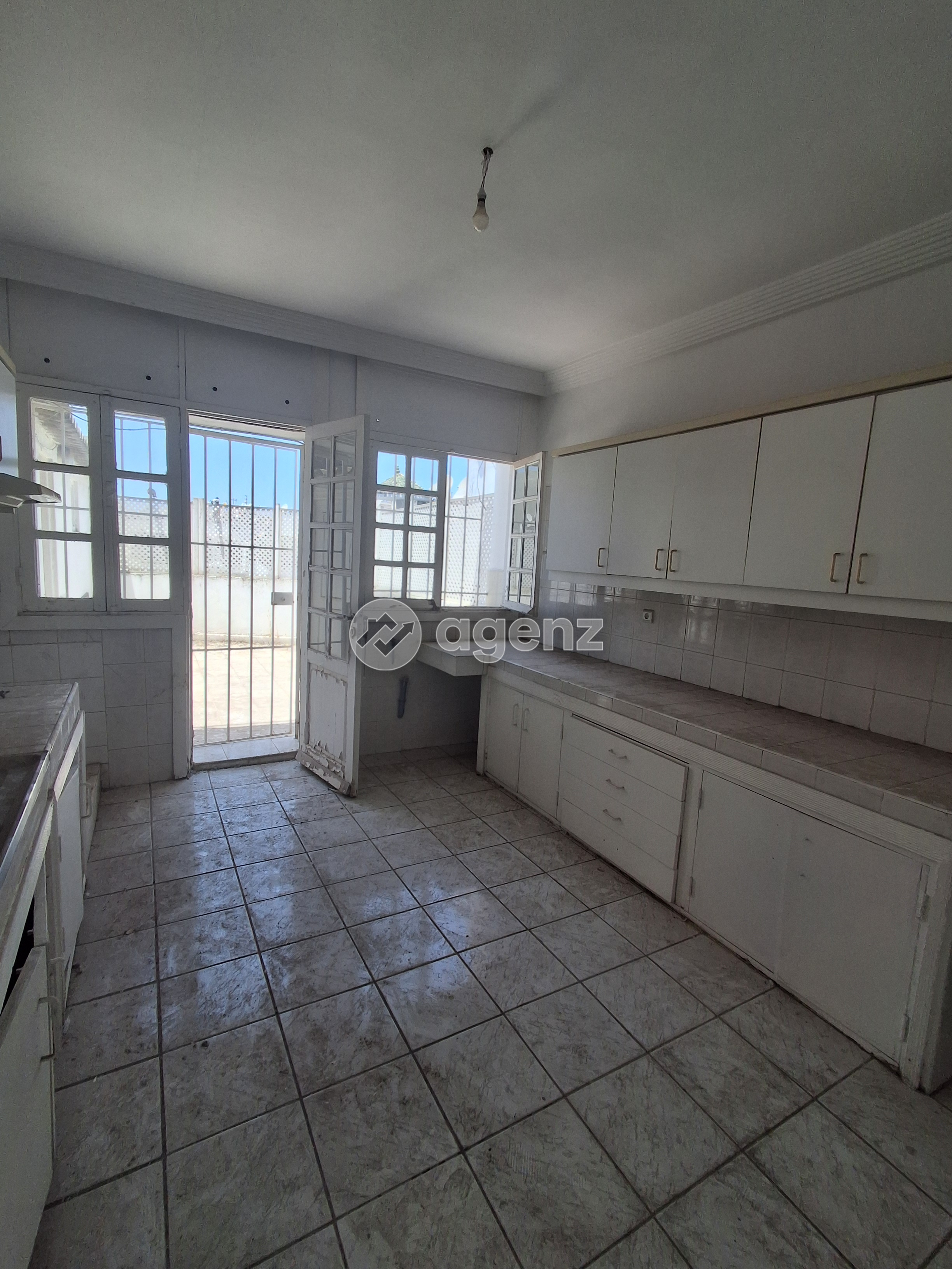 Appartement aux  Hôpitaux – À rénover selon votre goût — 3