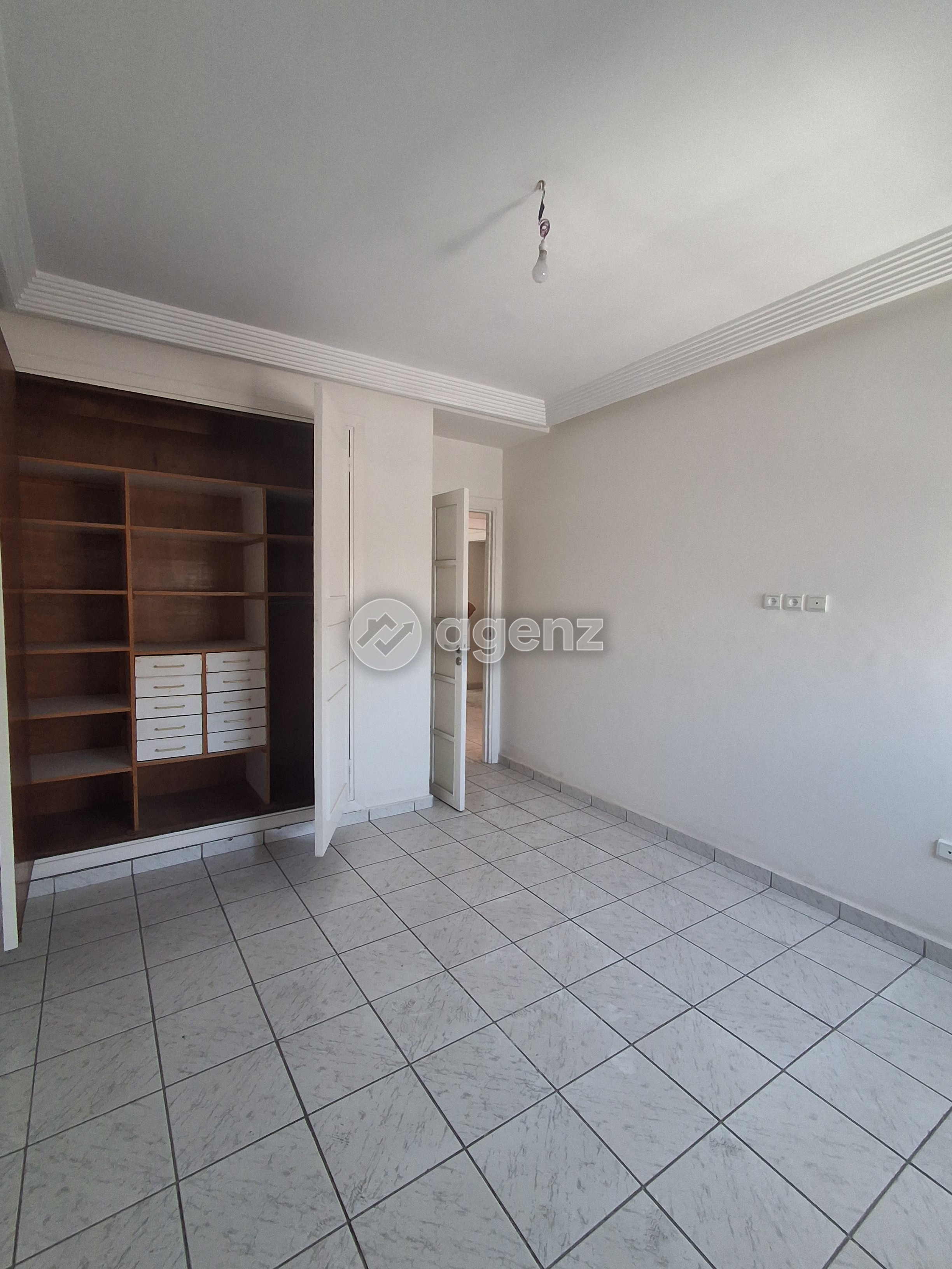 Appartement aux  Hôpitaux – À rénover selon votre goût — 5