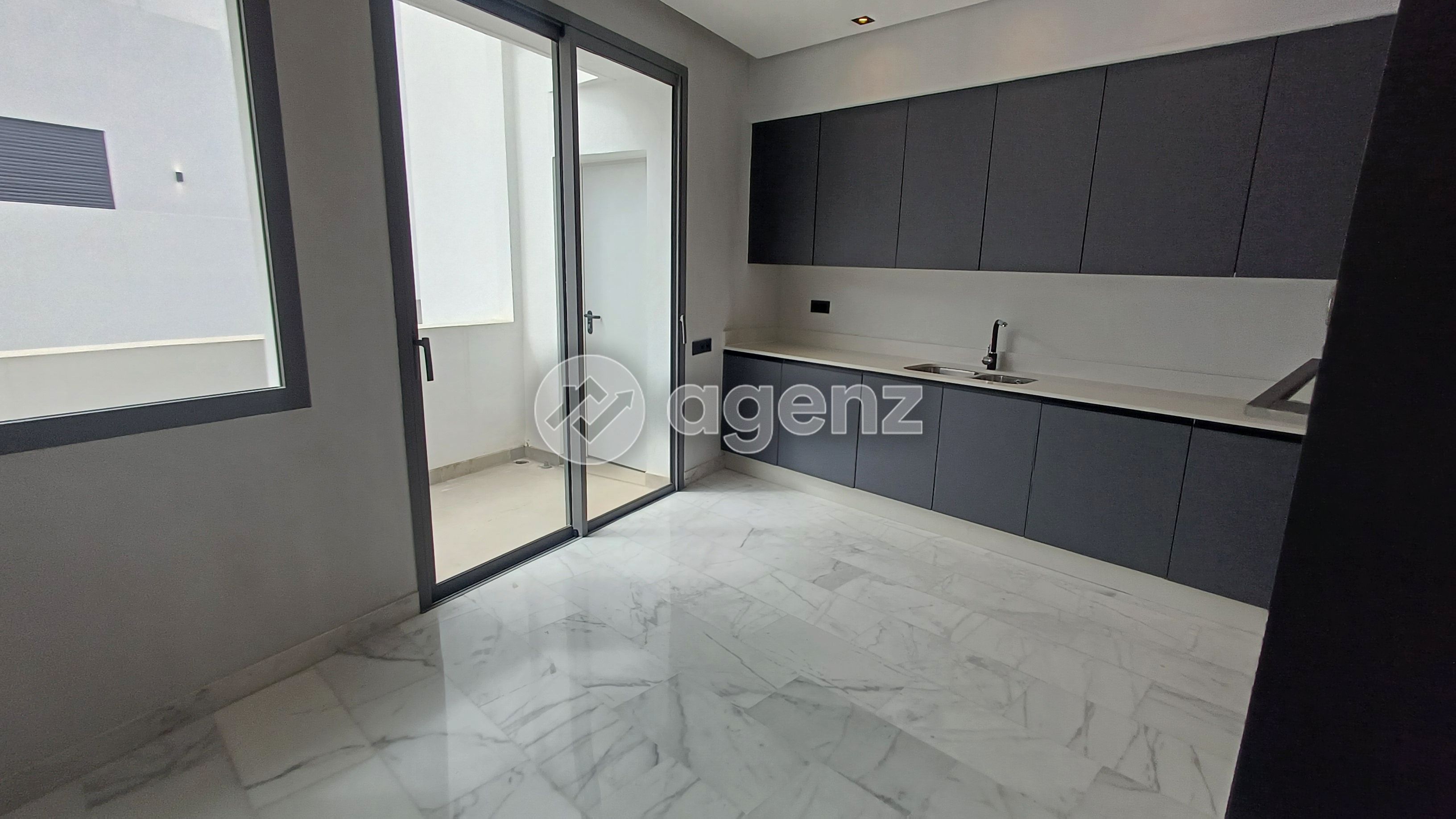 Authentique Appartement de 3 chambres à vendre à Les princesses — 4