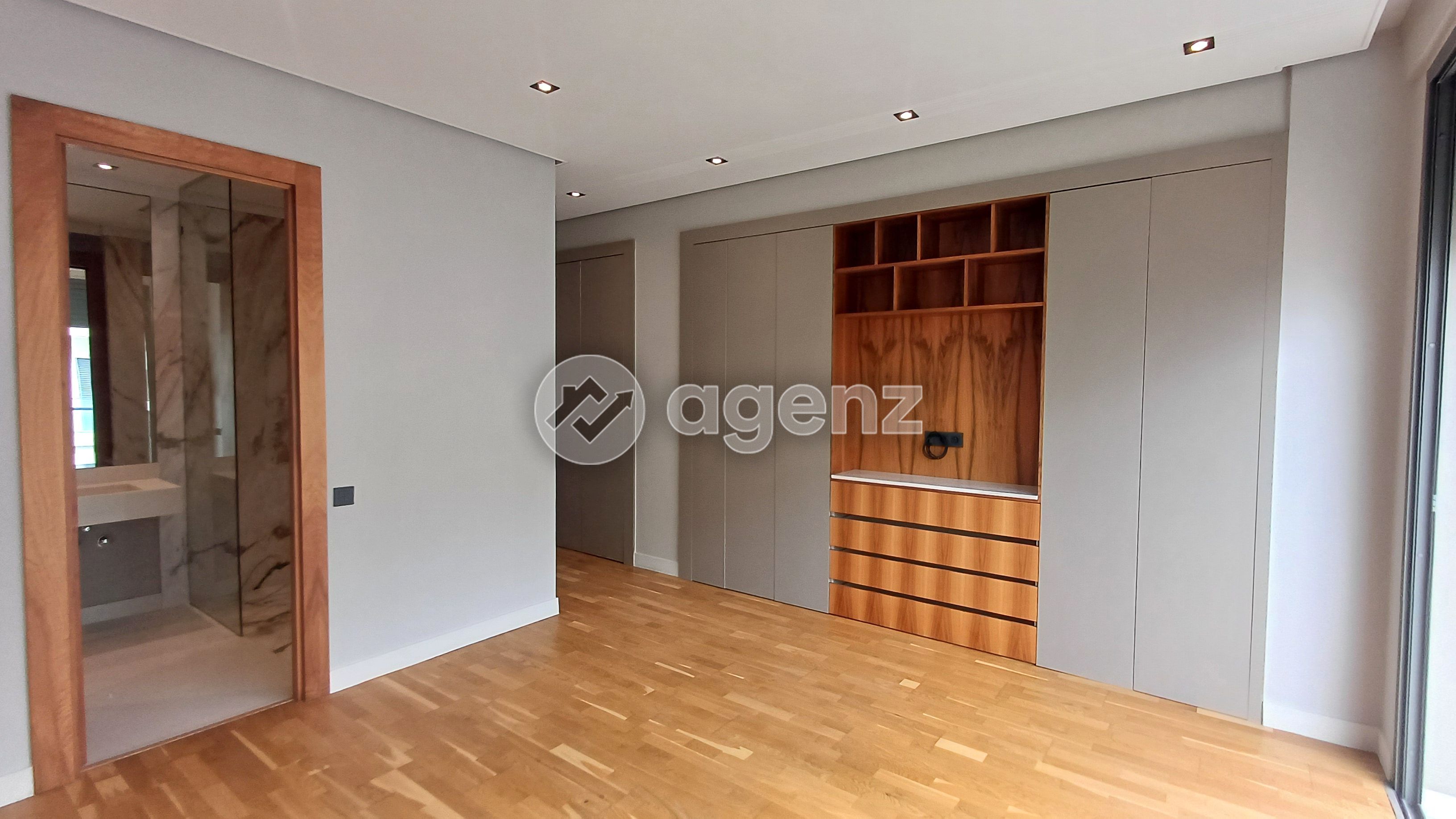 Authentique Appartement de 3 chambres à vendre à Les princesses — 2