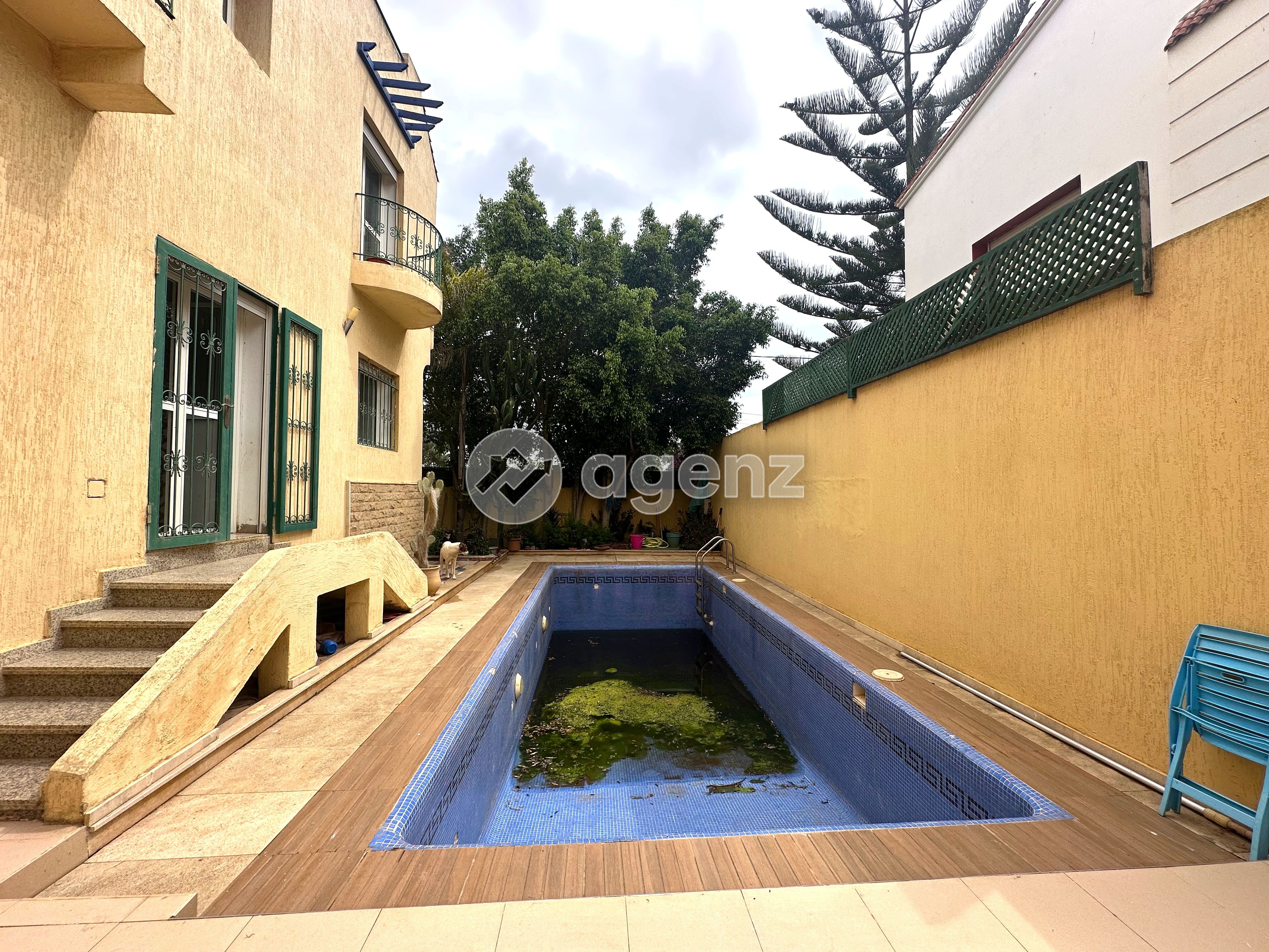 Élégant Villa de 2 chambres à vendre — 2