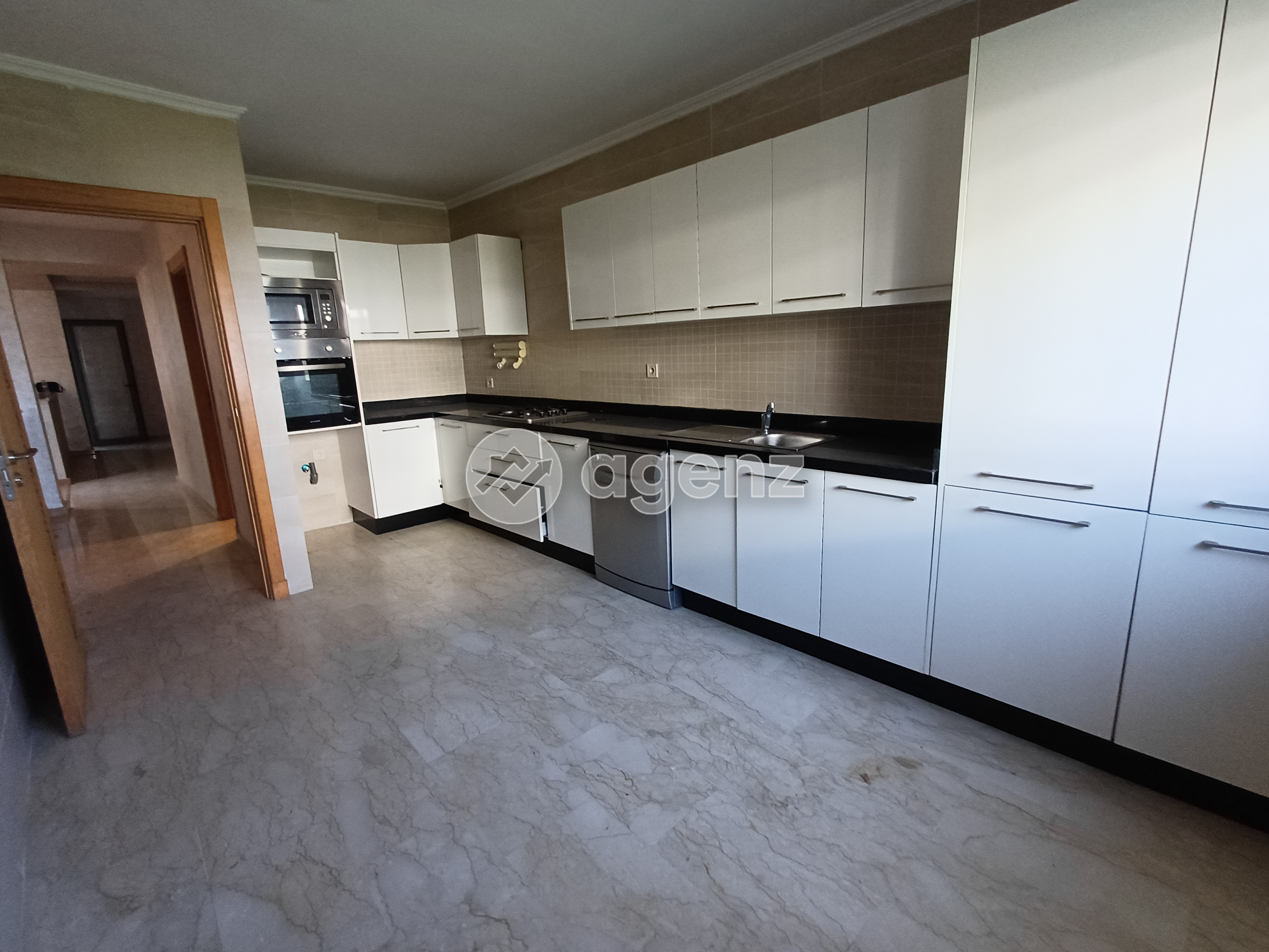 Appartement bien placé - Résidence avec piscines — 5