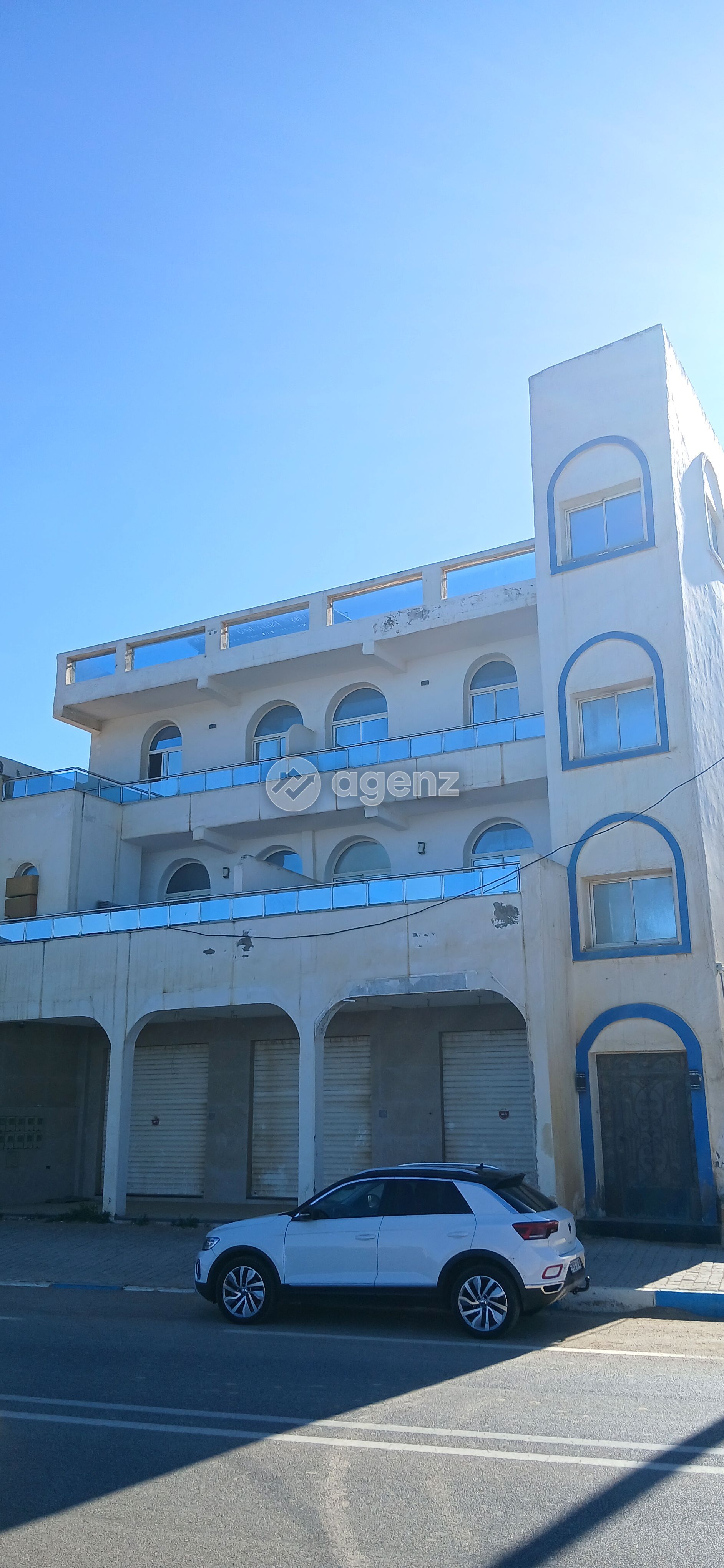 Immeuble moderne de 11 pièces à vendre