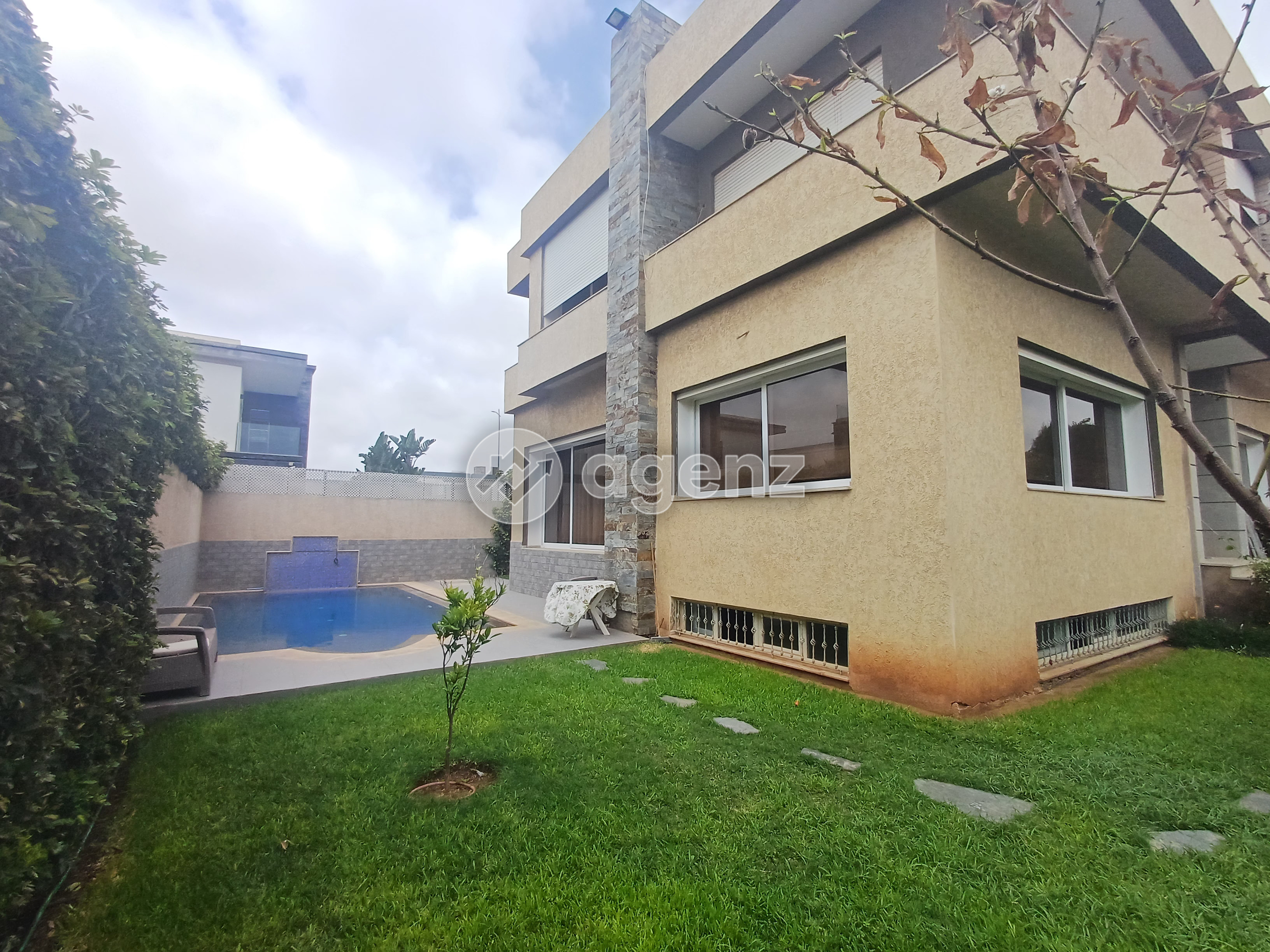Villa avec piscine - Rénovée avec goût — 2
