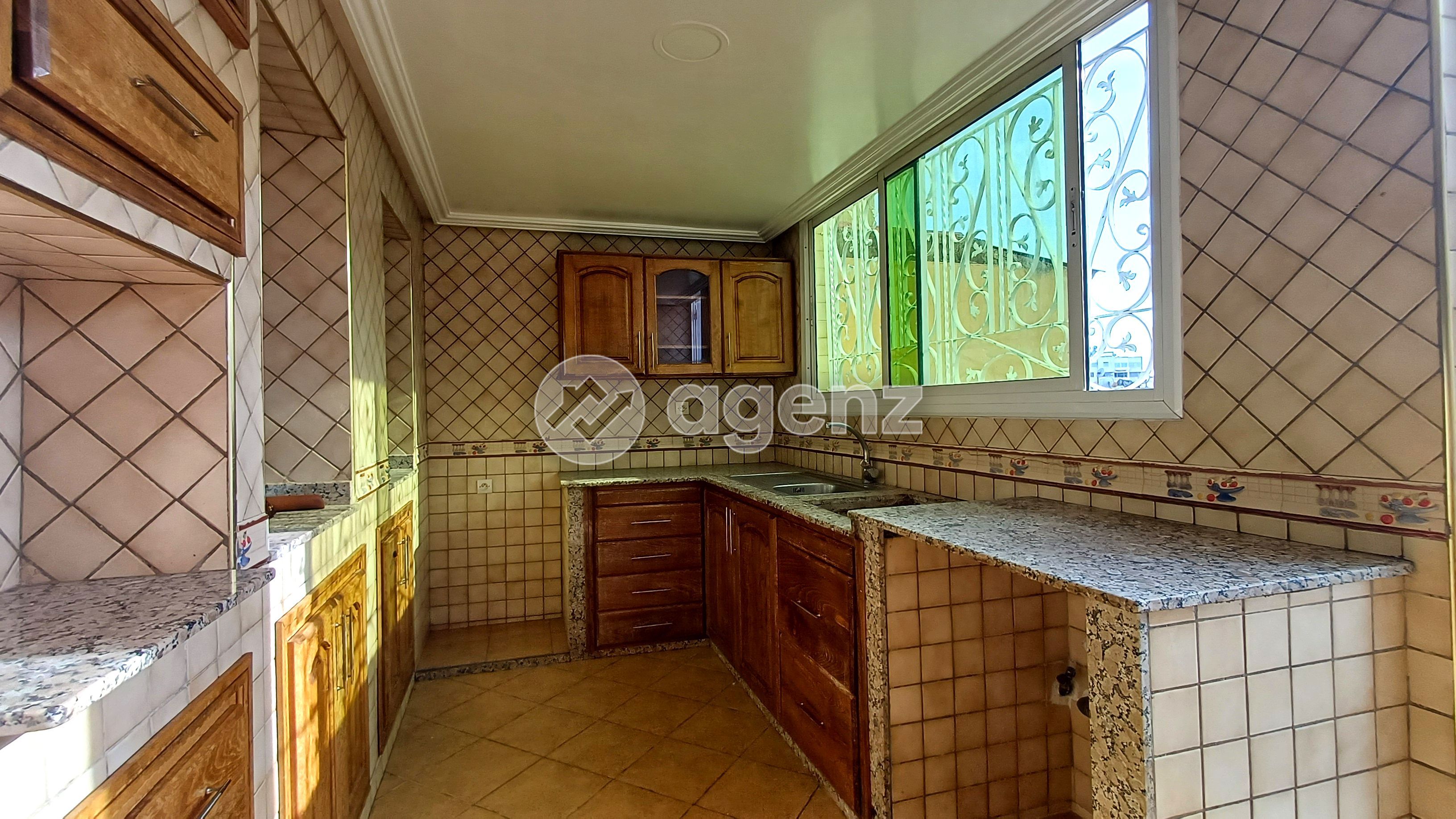 APPARTEMENT SPACIEUX ET BIEN ORIENTÉ – BELVÉDÈRE — 3