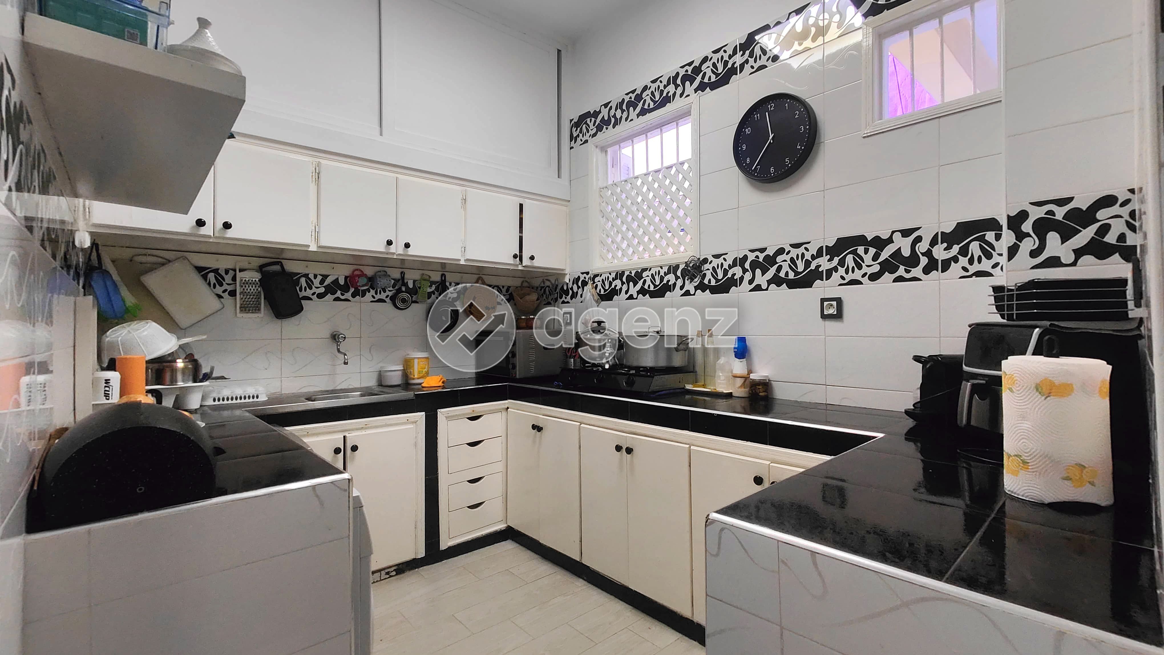 APPARTEMENT ENSOLEILLÉ ET RÉNOVÉ AU CŒUR DE CASABLANCA — 3
