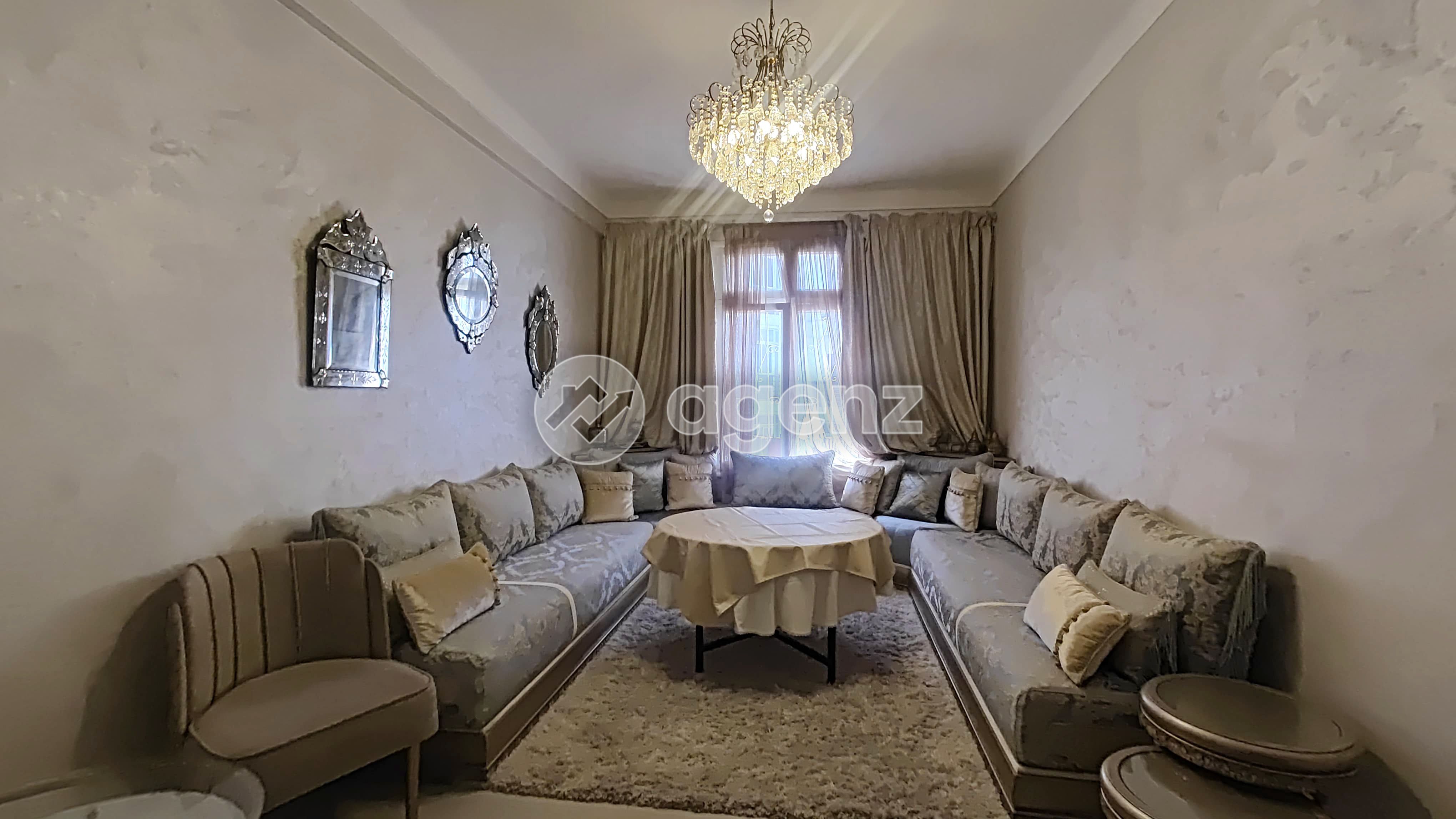 APPARTEMENT ENSOLEILLÉ ET RÉNOVÉ AU CŒUR DE CASABLANCA