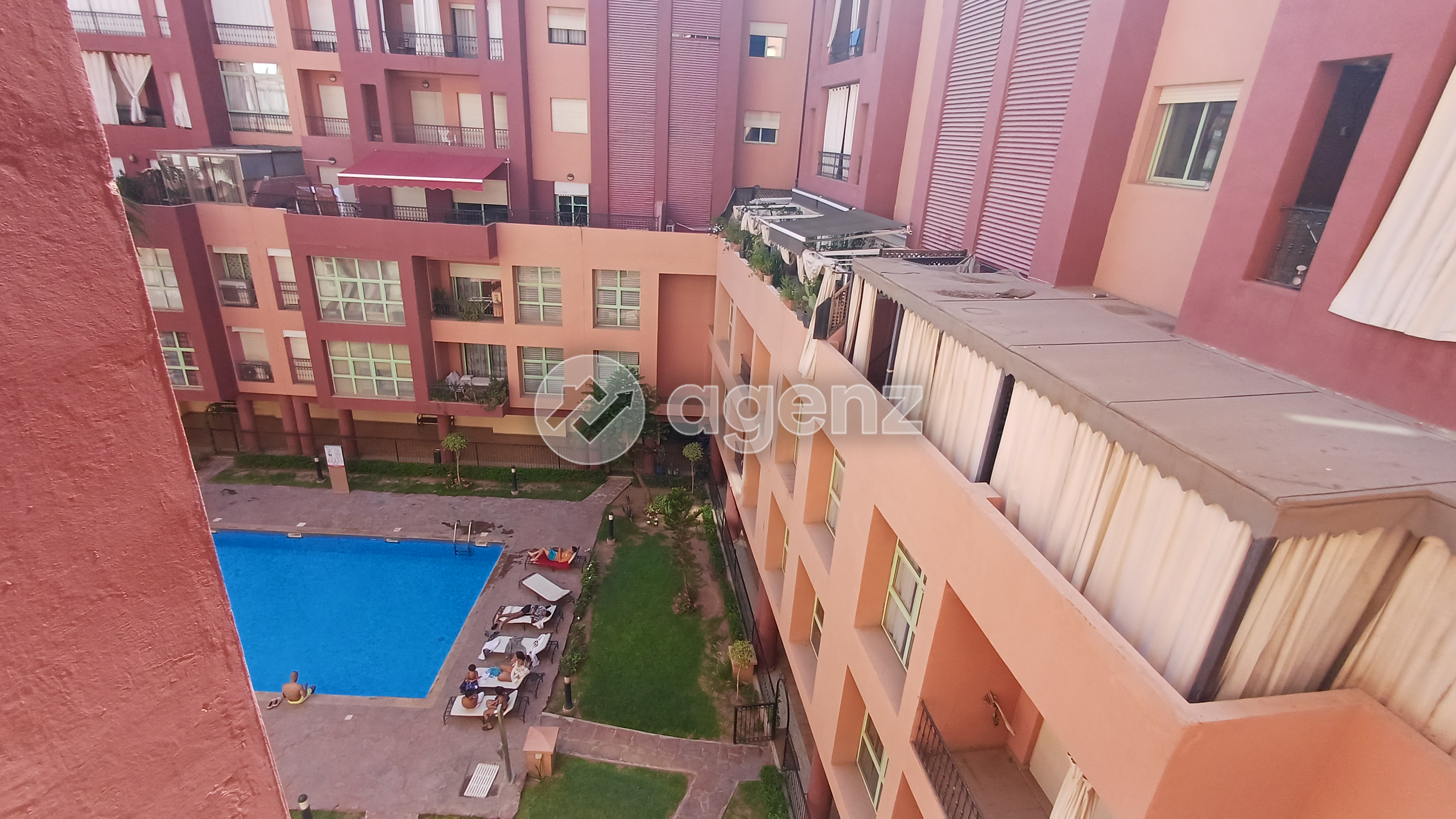 Appartement - Rénové avec soin à vendre — 2