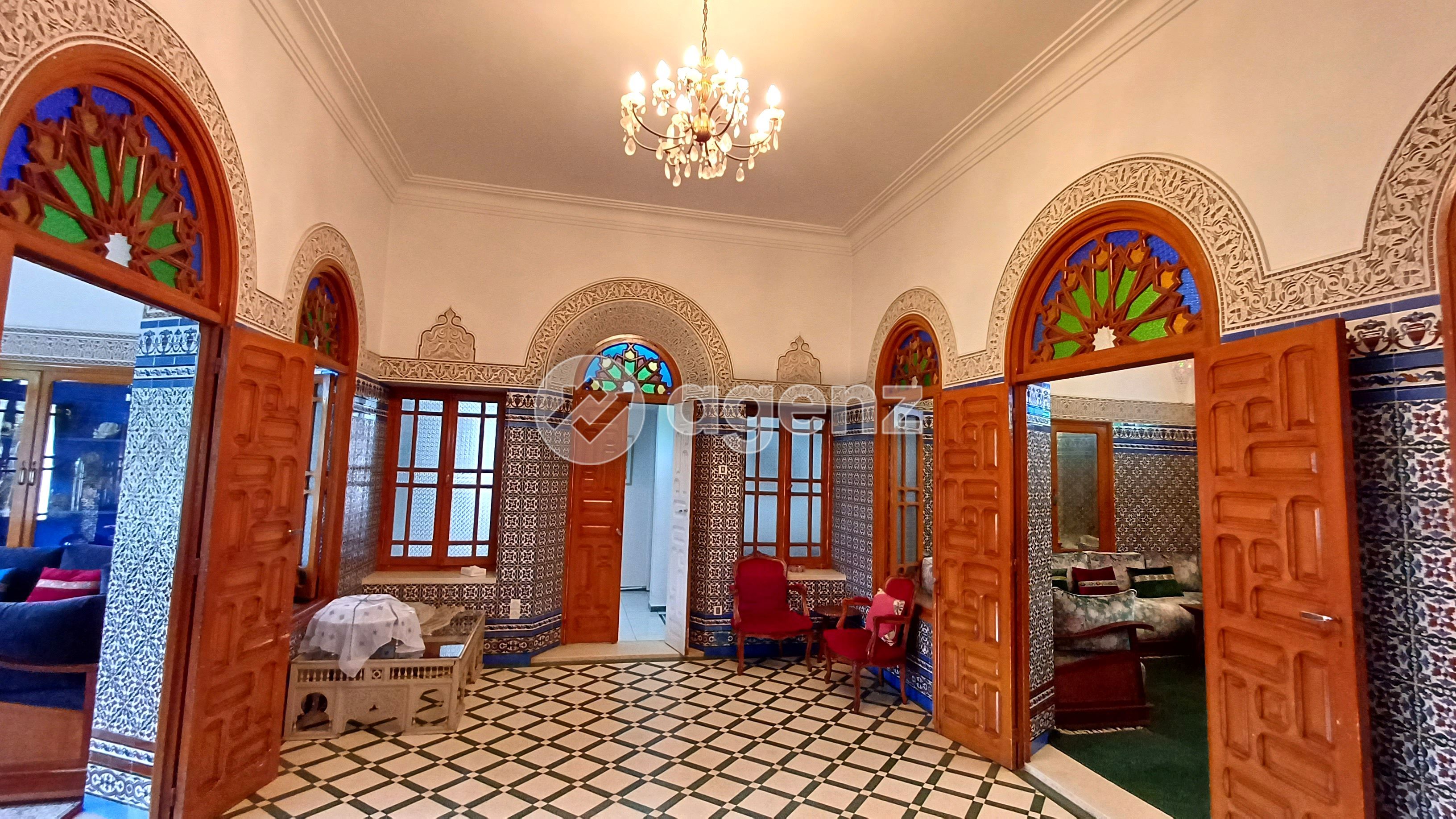 VILLA DE CARACTÈRE AVEC GRAND JARDIN SANS VIS-À-VIS — 5