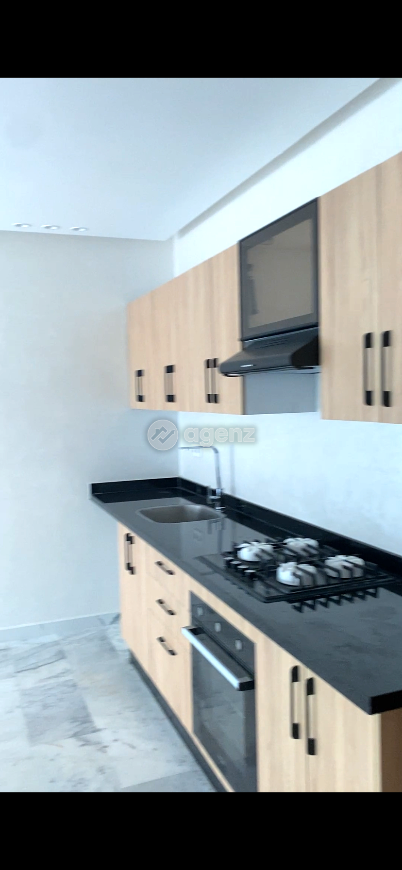 Superbe studio 46 M² à Roches Noires (Bd Moulay Ismail) — 3