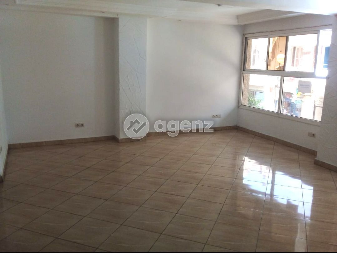 Bureau 66 m² à Moutanabi — 2