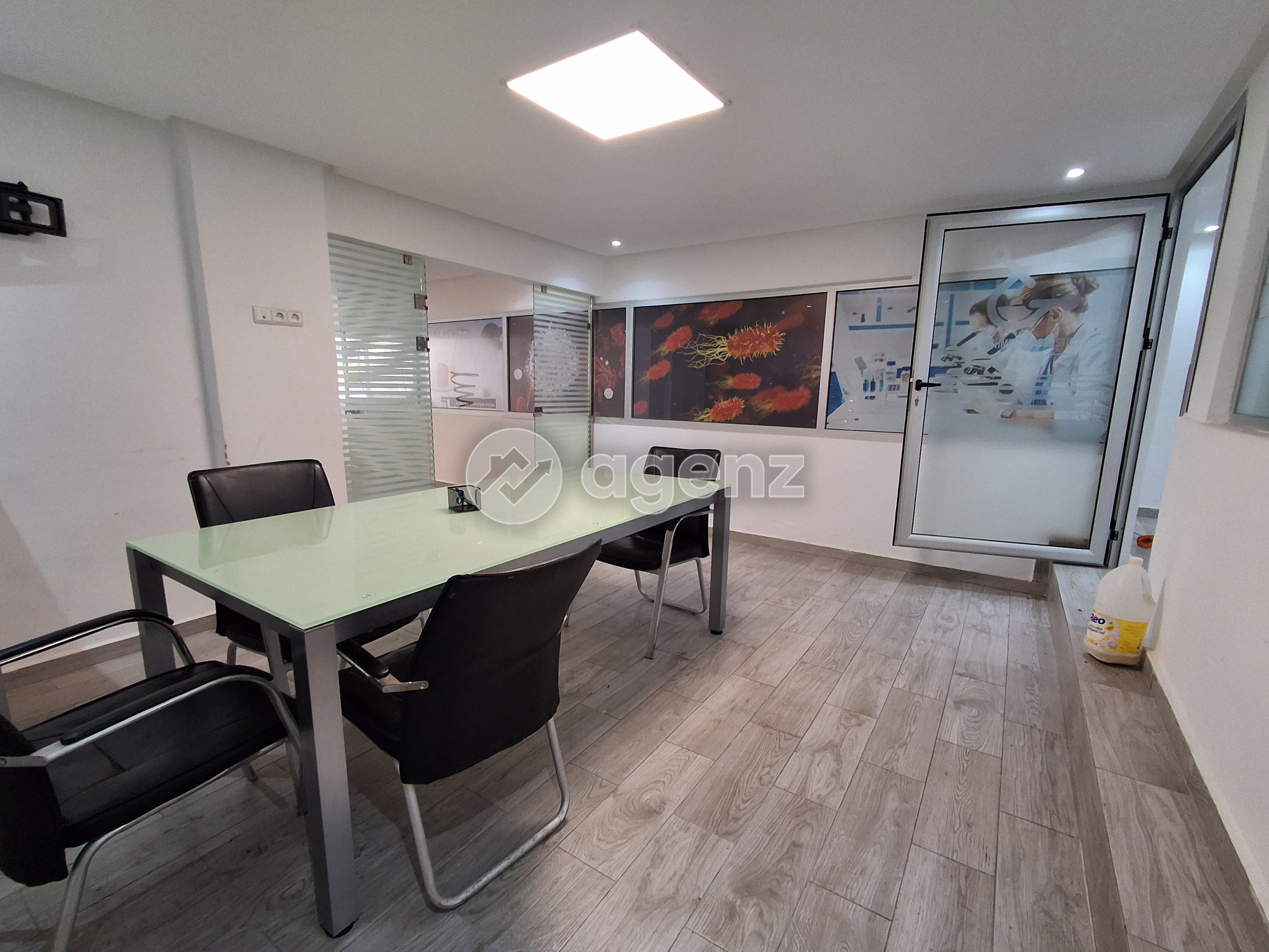 Local commercial – Bureaux aménagés — 3