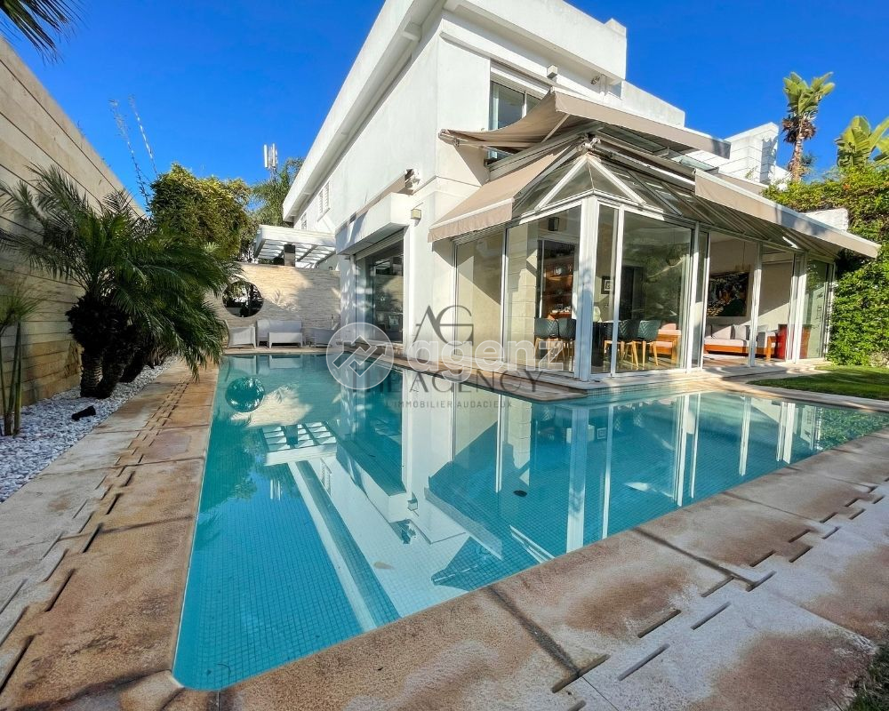 Élégant Villa de 4 chambres à vendre à Anfa