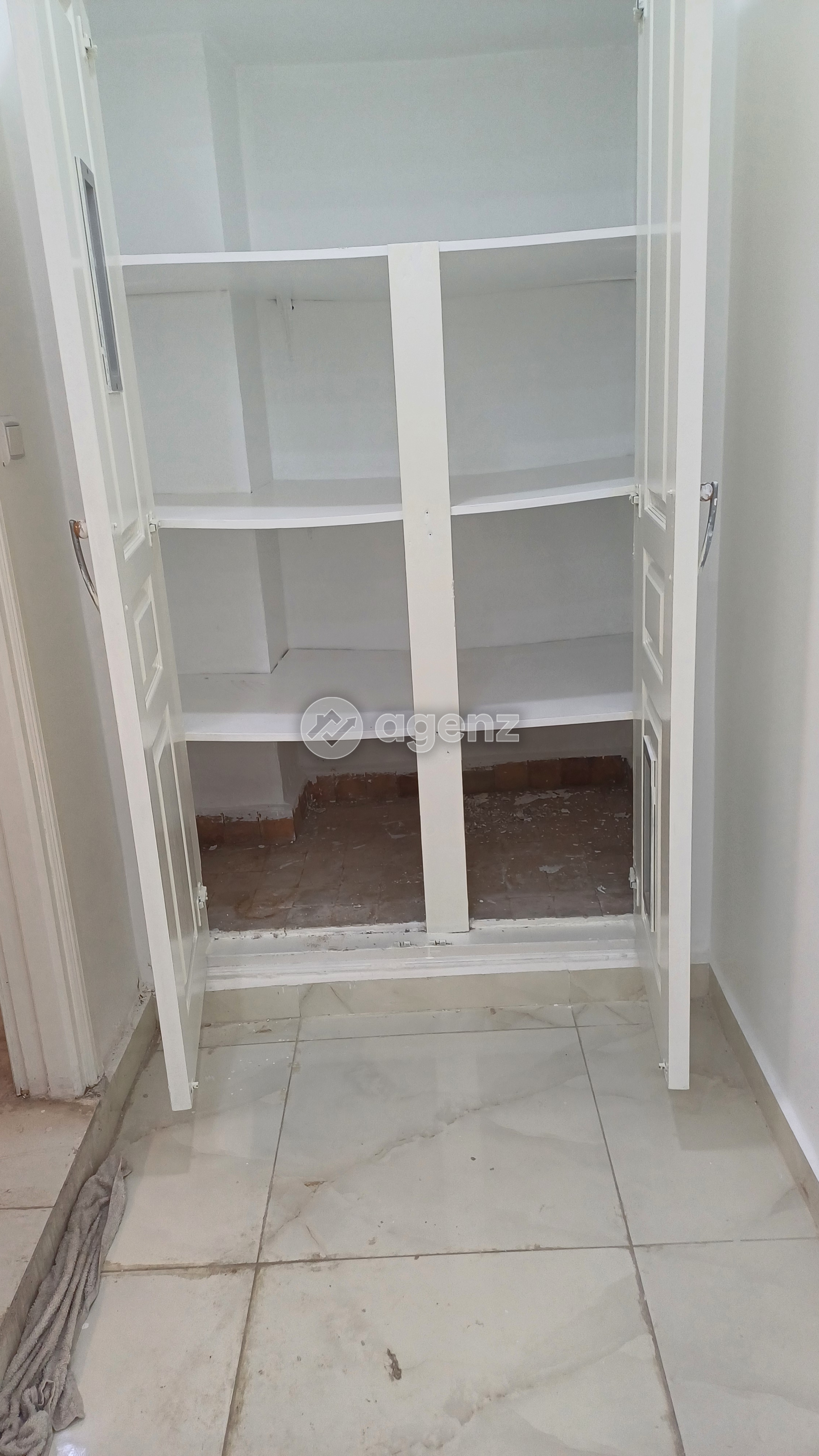 Commerce de 100 m² - Emplacement recherché — 5