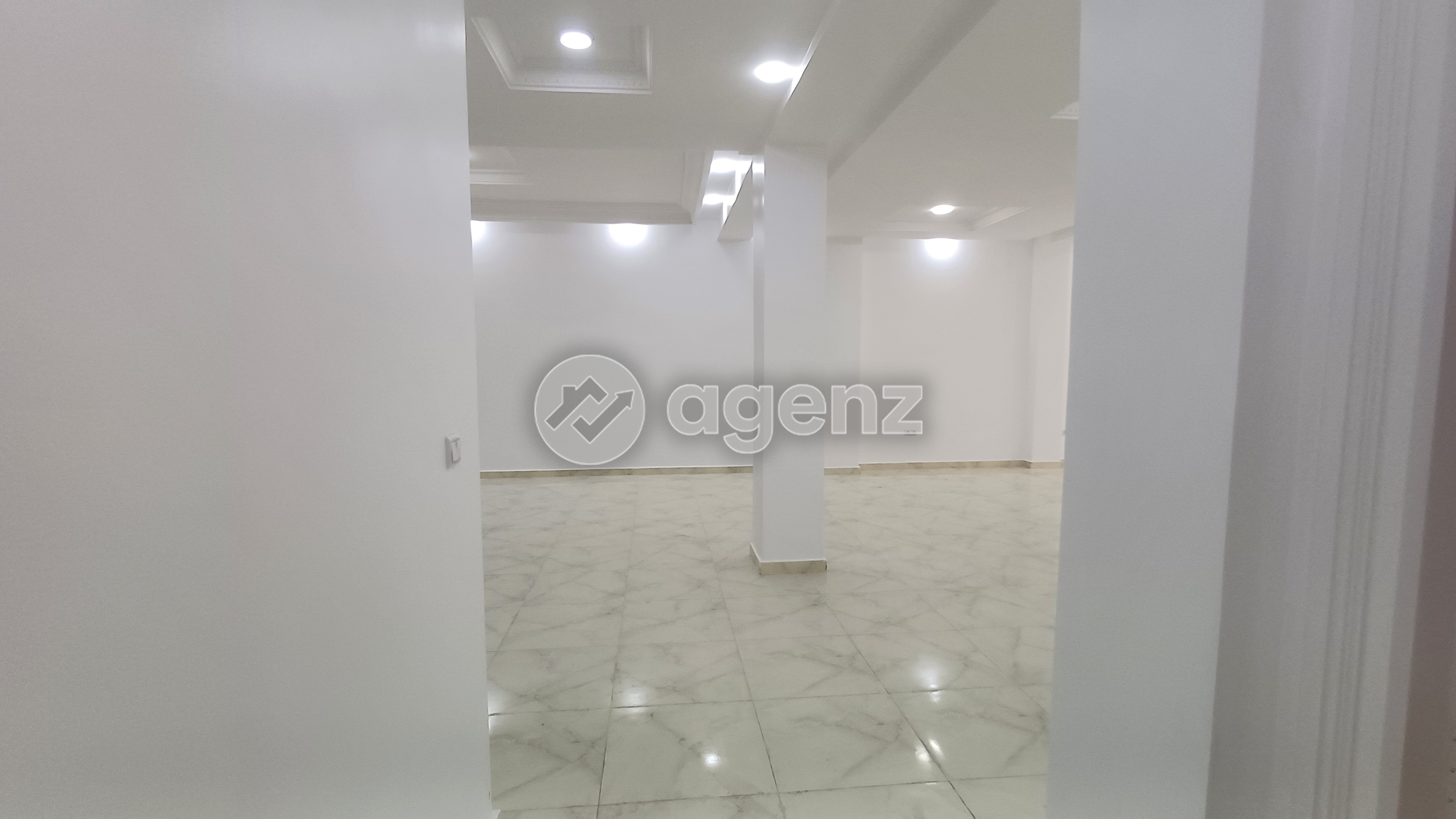 Commerce de 100 m² - Emplacement recherché — 3