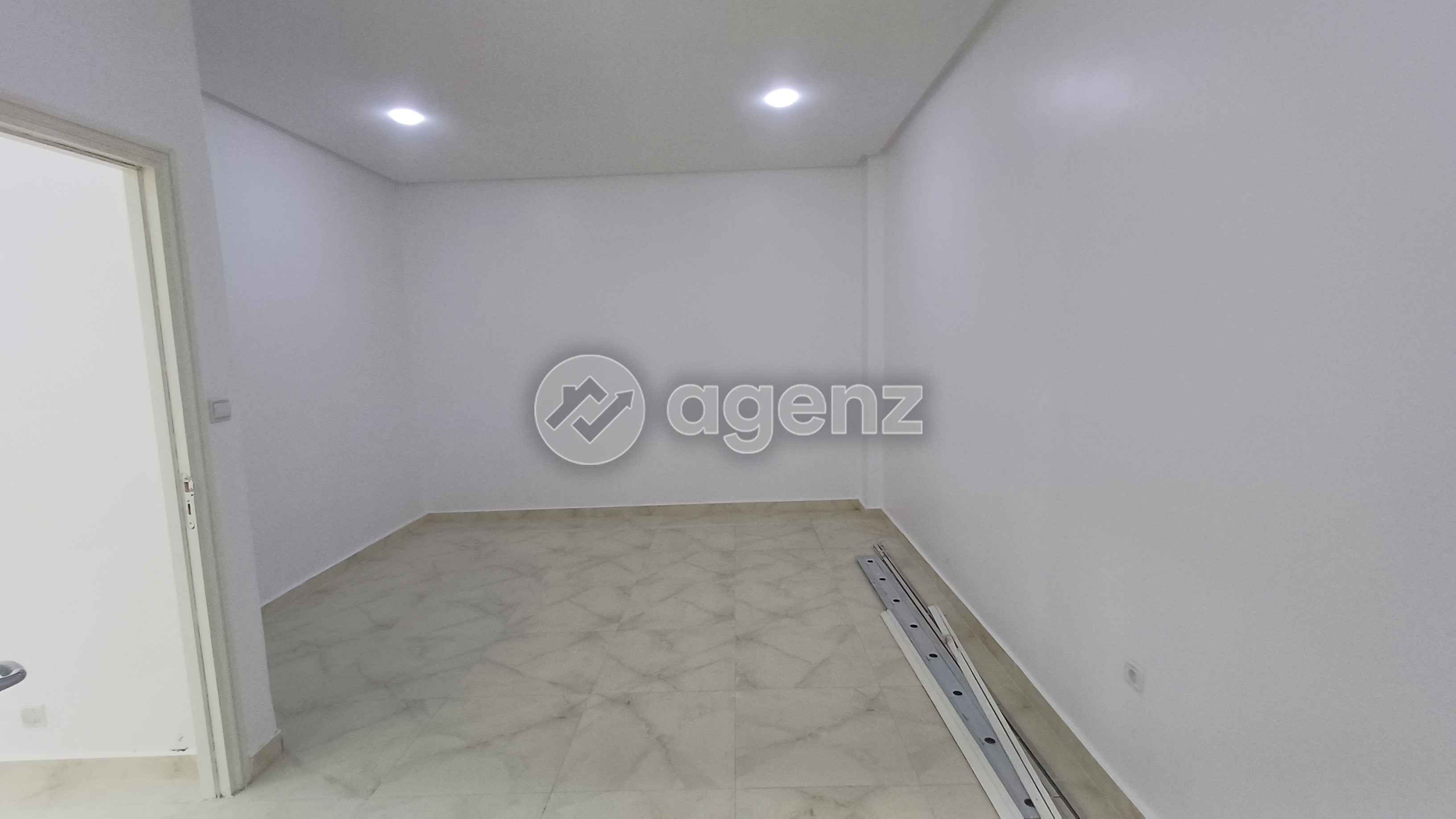 Commerce de 100 m² - Emplacement recherché — 4