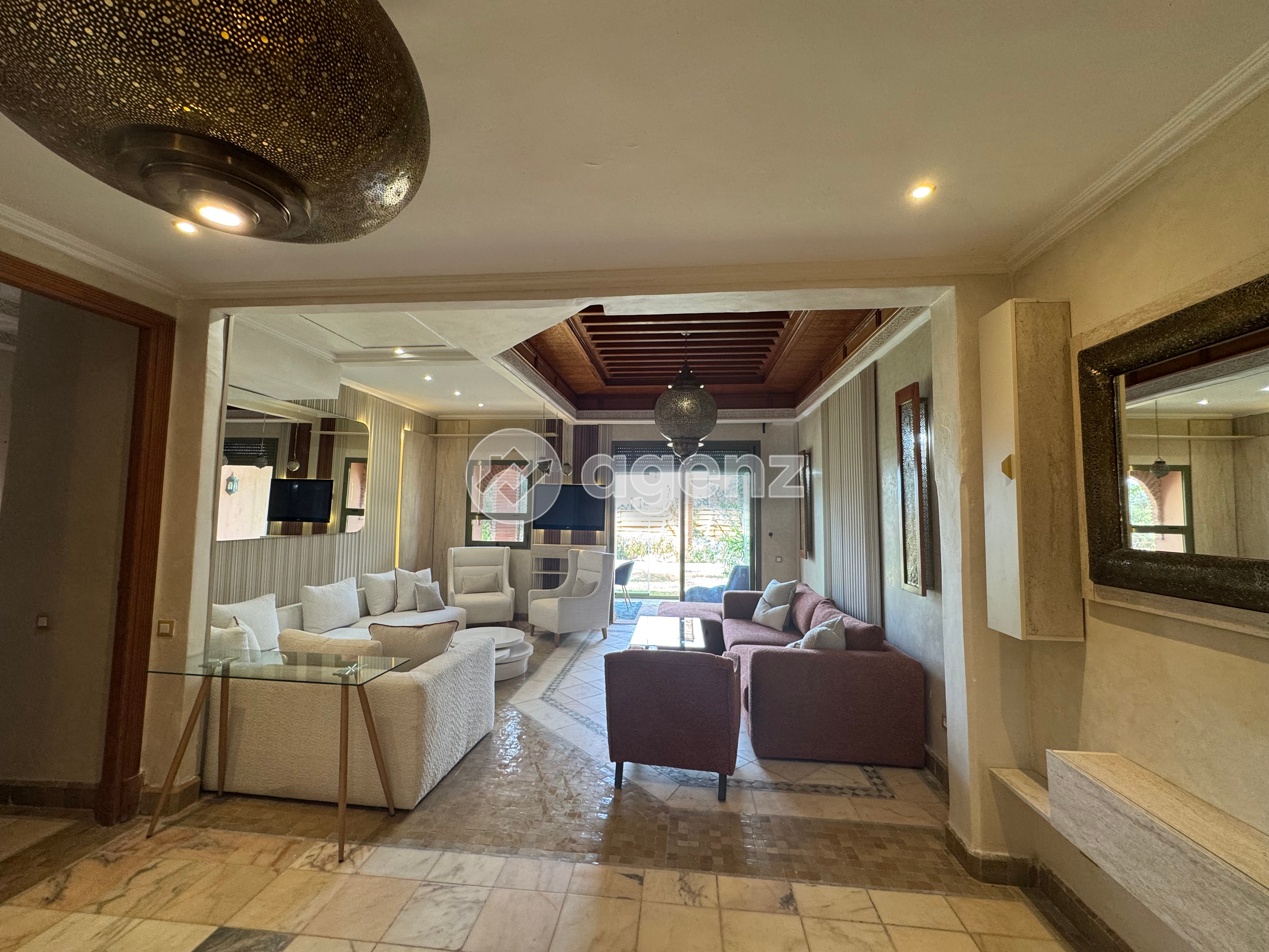 Charmant Appartement de 2 chambres à vendre à Ennakhil (Palmeraie) Appartement de luxe à ennakhil palmeraie village 3

Vente Appartement rez de jardin de luxe haut gamme et entièrement neuf , situé dans une residence sécurisée 24/24 et sous surveillance avec caméra. il se compose de :
- 1 chambre à coucher parental avec sa salle de bain
- 1 chambre enfant donnant directement sur la terrasse.m et jardin.
- 2 salons Européens neuf et design
- 1 salle de bain
- cuisine américaine haut gamme avec éclairage led et placard vitré
-. 2 terrasses vue sur jardin, les terrasses sont couvertes et dispose des ouvertures en portes accordéon si s’ouvrent totalement sur le jardin .

Dans la résidence il y'a 2 piscines exotiques avec palmiers, espèces de jeux et beaucoup d'espace vert, idéal pour faire des balades à pieds ou à vélo, l’accès vers la piscine est direct par le jardin pas loin .
il y'a aussi un grand lac à canard.
UN parking est disponible sur place avec accès direct et immédiat vers la porte de l’immeuble
. A proximité il y'a le super marché carrefour, le célèbre restaurant et boulangerie le quotidien, une pharmacie, et d’autres restaurant, et aussi le golf de la palmeraie et juste à côté il y a les grands hôtels de luxe de la palmeraie
LE voisinage est parfait et il n'y a dans la résidence que des familles. Le site de la palmeraie village 3 est de haut de gamme par sa verdure, et sa sécurité et architecture. un site idéal poir pour habitation et on se sent en vacances toutes l'année.
-Pas de frais d’agence
Pour toutes informations complémentaires veuillez me contacter :
Mme Benjelloun propriétaire : 0661244945