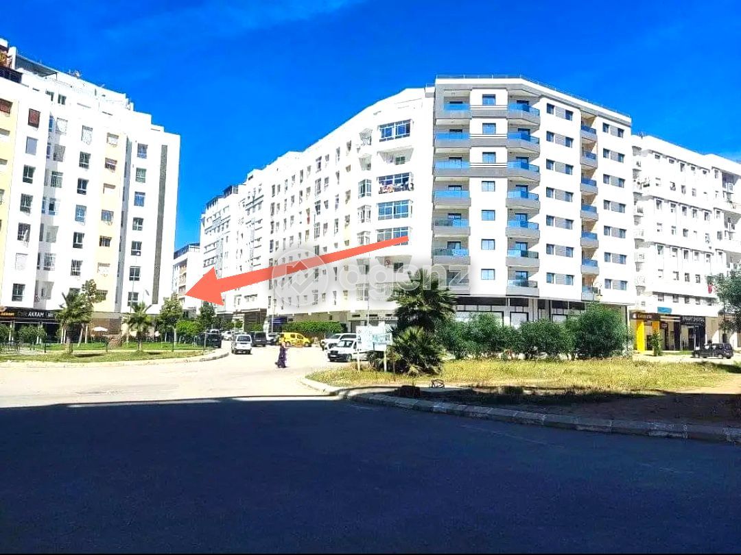 Un local commercial moderne à vendre dans le quartier Al-Hasani.