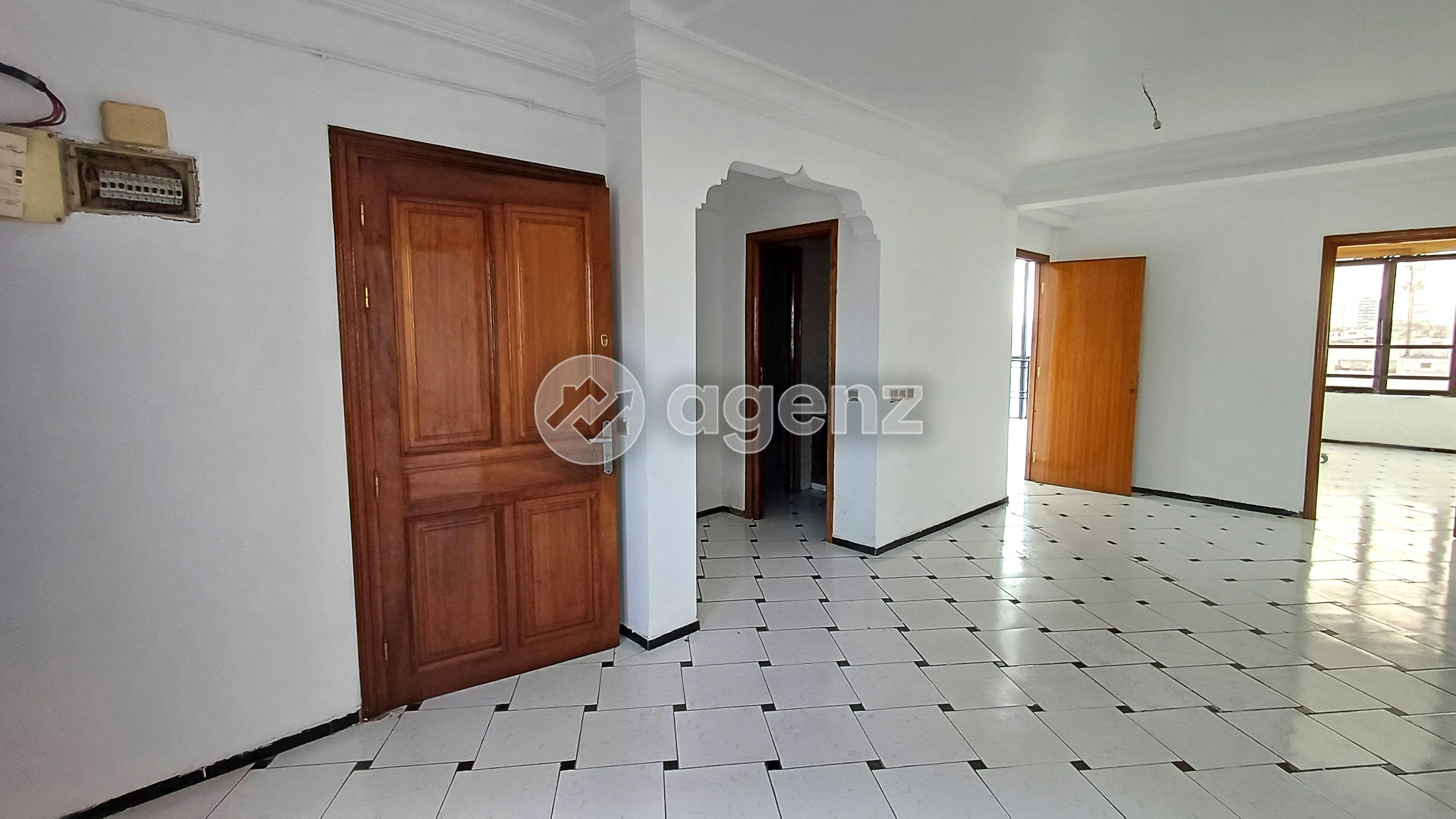 BUREAU PROFESSIONNEL DE 178 M² RACINE — 2