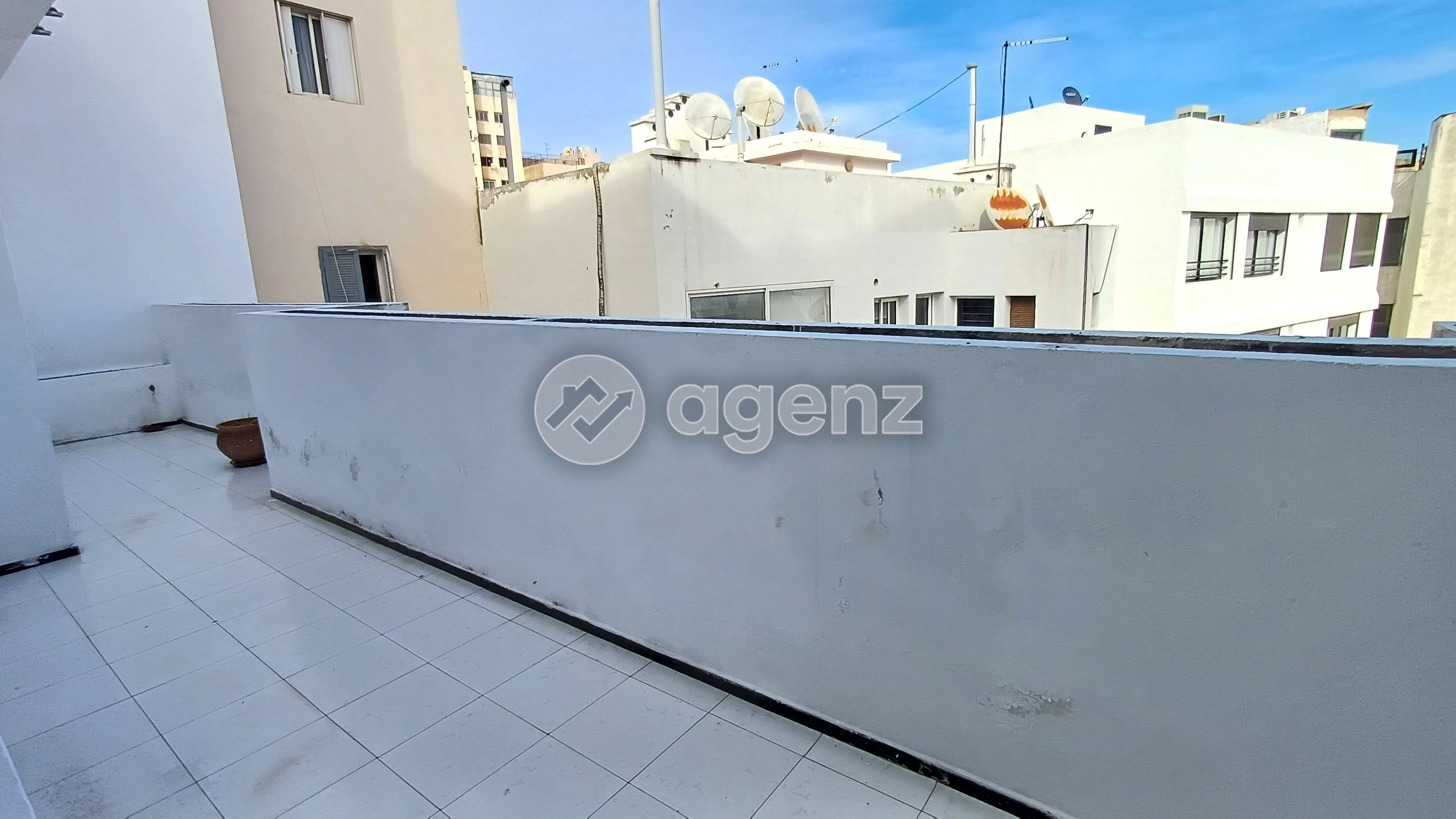 BUREAU PROFESSIONNEL DE 178 M² RACINE — 3